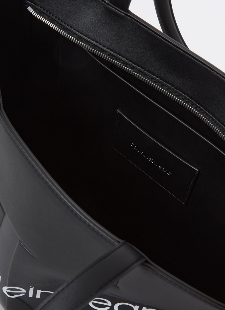 Calvin Klein iepirkumu soma ar logotipu