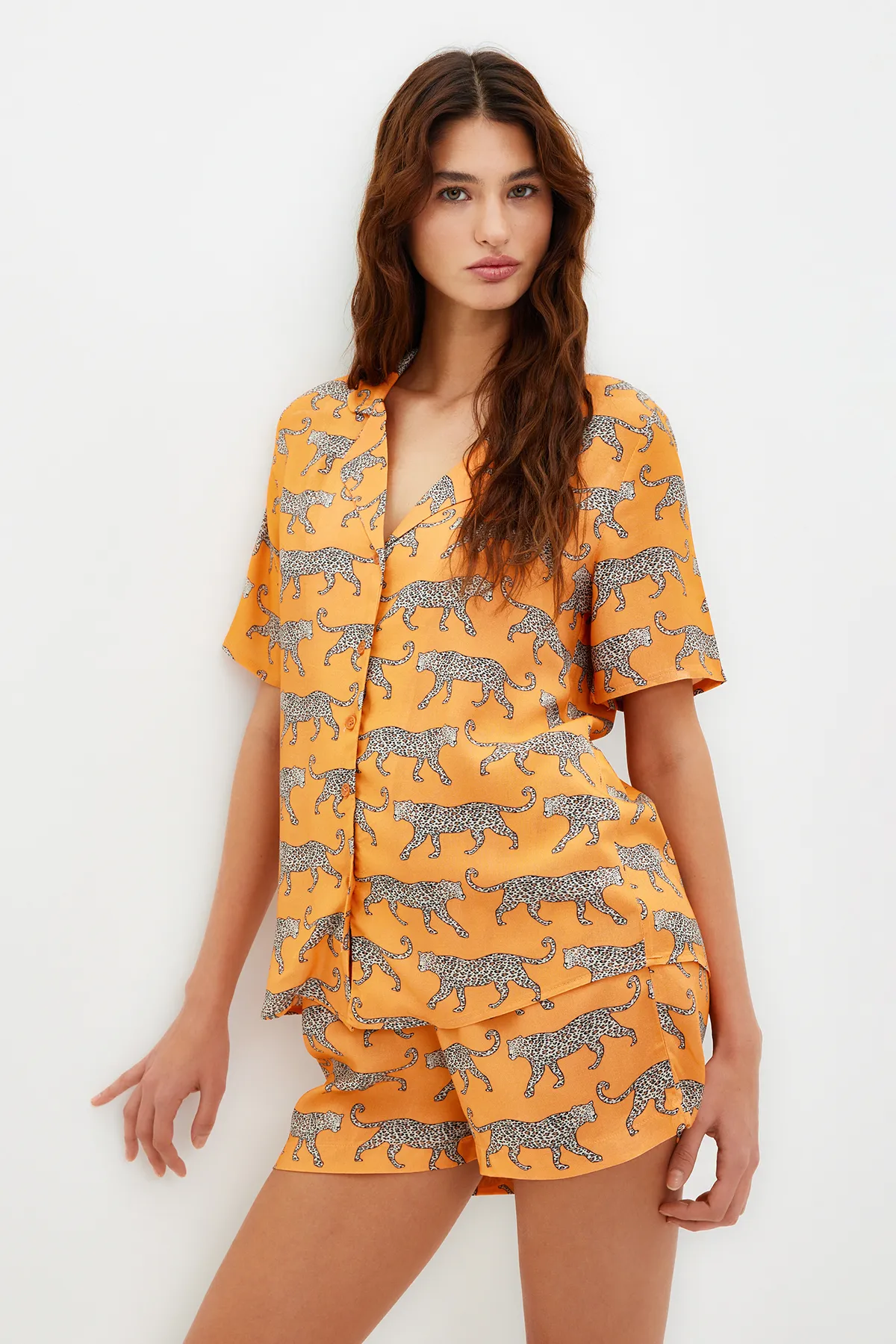 Trendyol Collection  Orange gemustertes Viskose-Hemd-Shorts-Webpyjama-Set THMSS21PT0473
