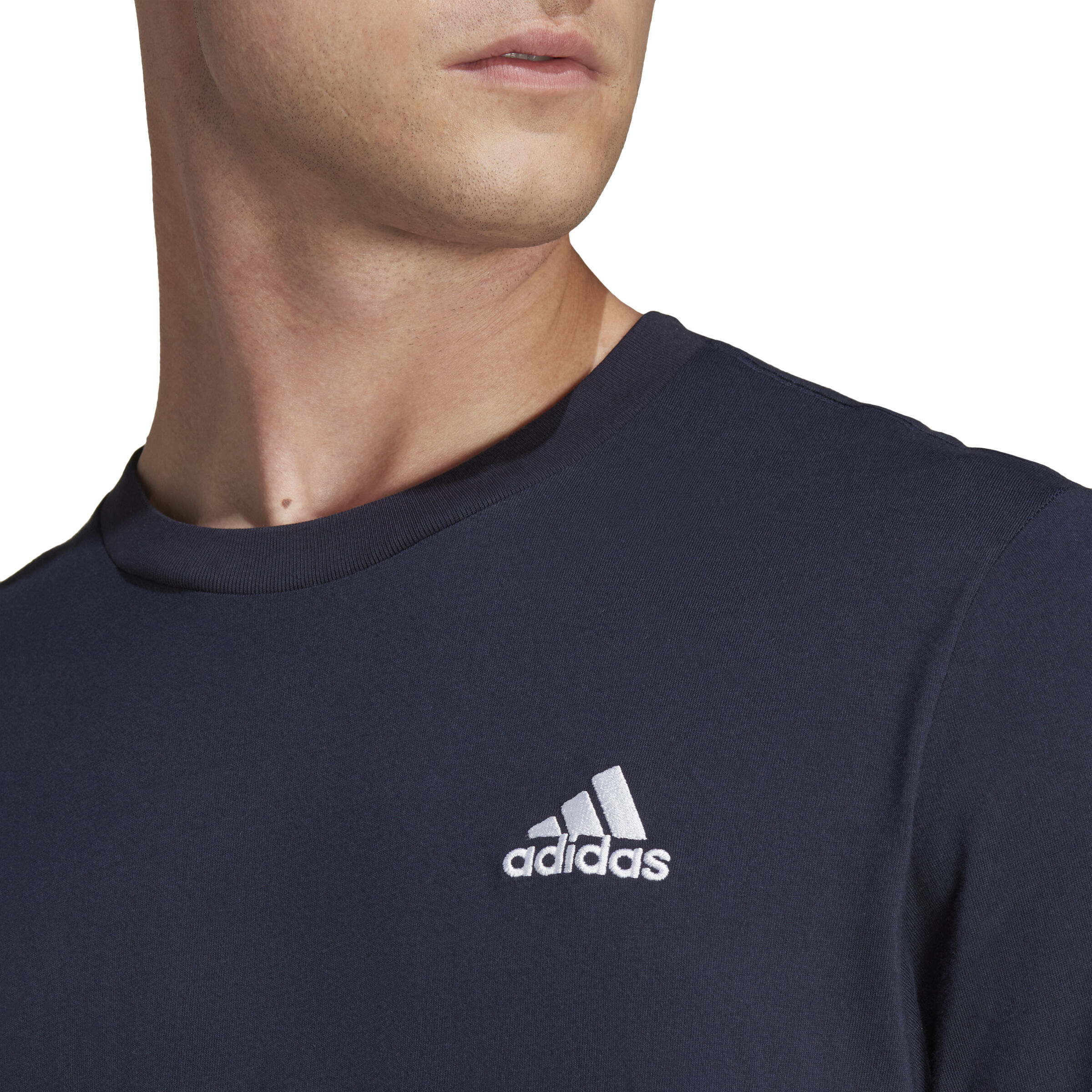 Essentials Single Jersey Embroidered Small Logo T-Shirt Herren - Dunkelblau