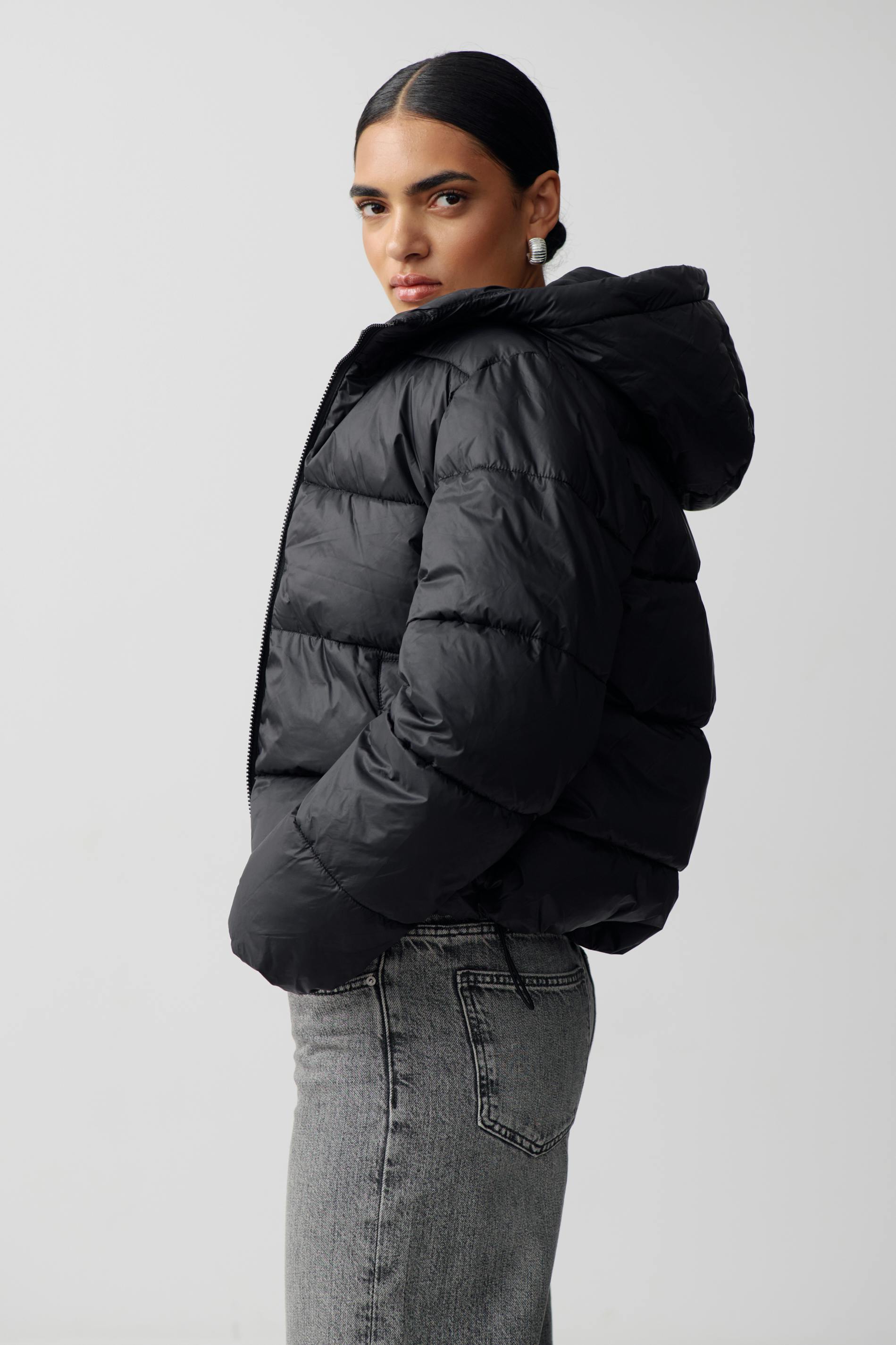 Short puffer jacket