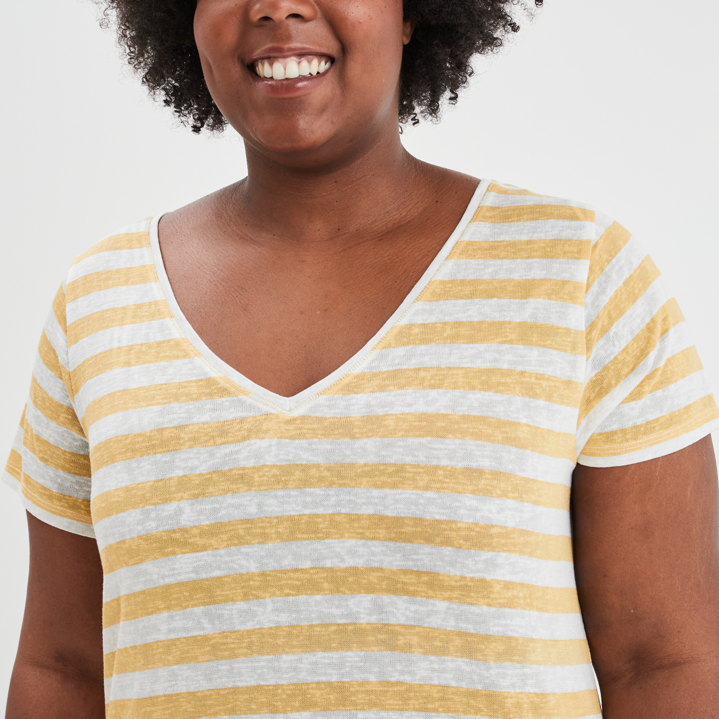 T-shirt col en V manches courtes jaune clair femme grande taille | La Halle