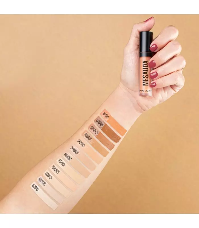 PRO LIGHT CONCEALER Correcteur fluide