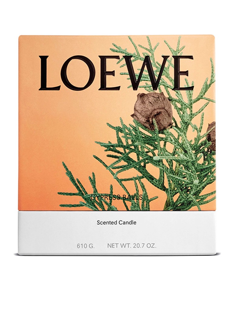 LOEWE vidēja izmēra ciprešu bumbiņu svece - aromātiskā svece 610 grami