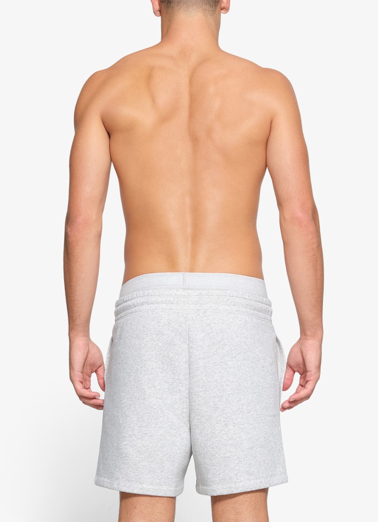 Pantaloni scurți din fleece SKIMS cu buzunare laterale
