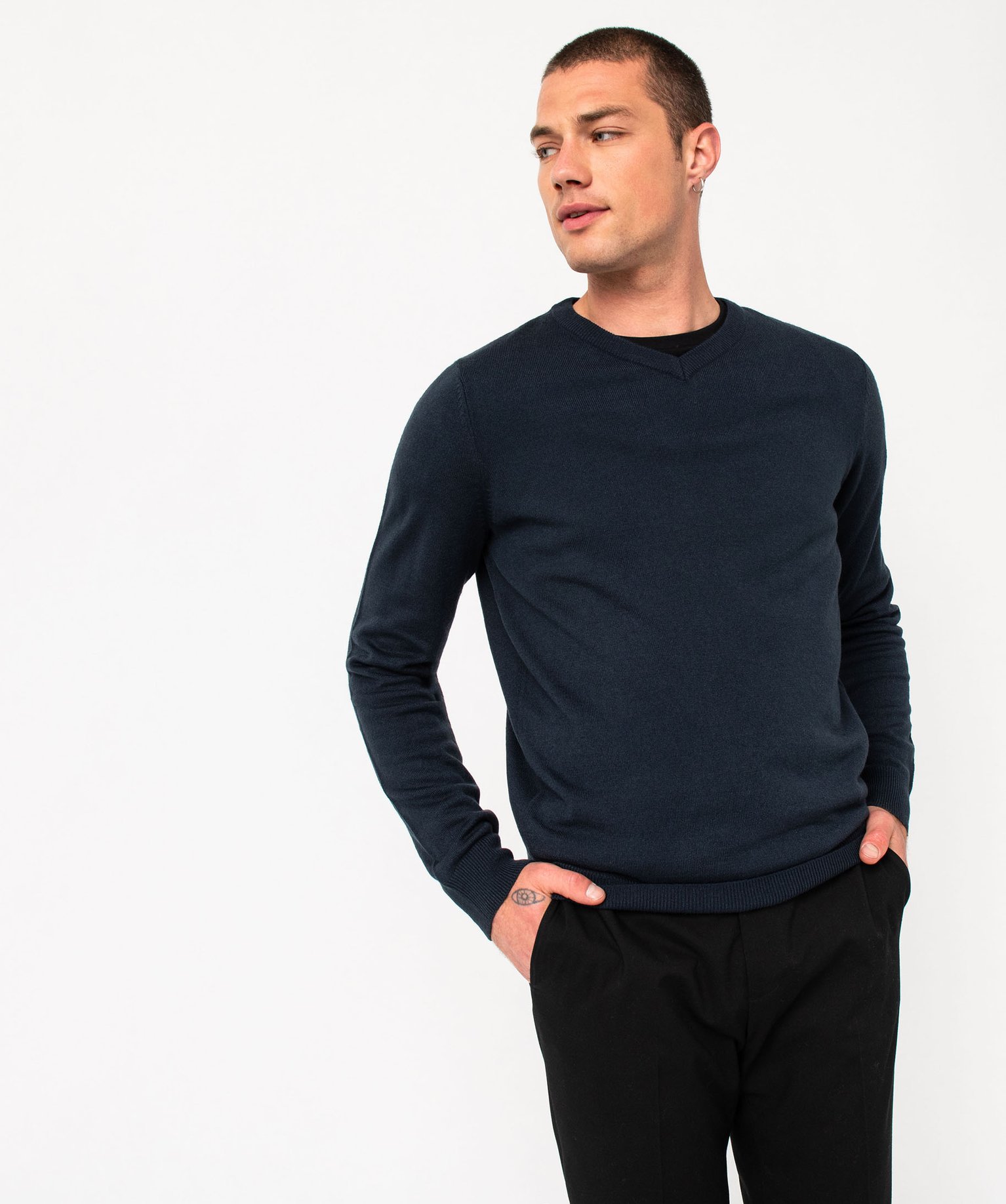 Pull léger à col V en maille fine homme bleu fonce | GEMO
