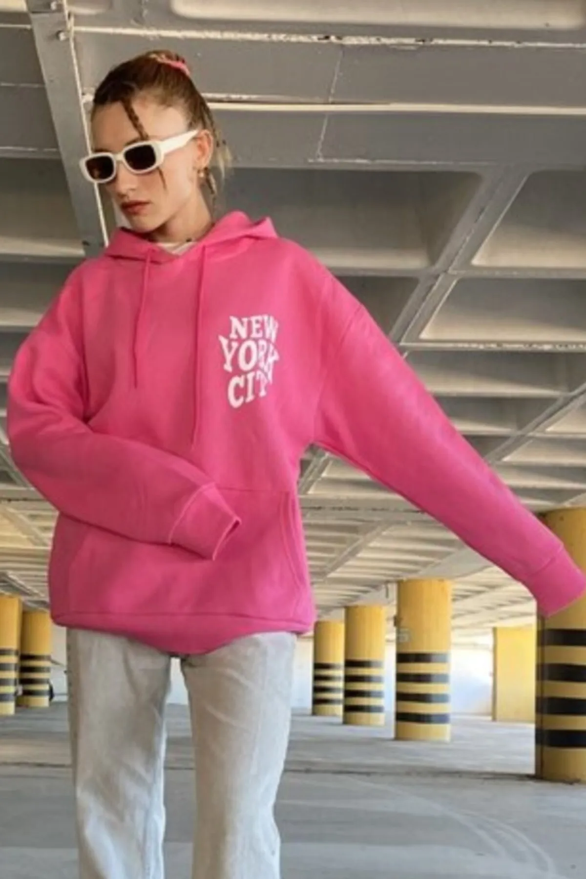 MODAGEN  Rosafarbenes New York City-Kapuzen-Sweatshirt mit Aufdruck für Damen