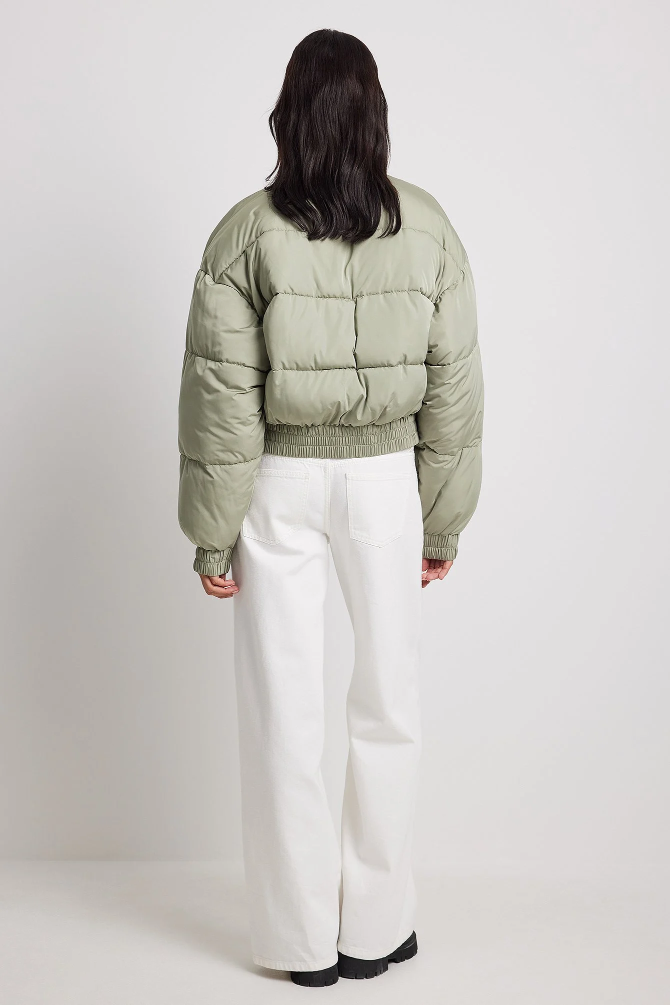 Kurze Bomberjacke mit Puffärmeln
