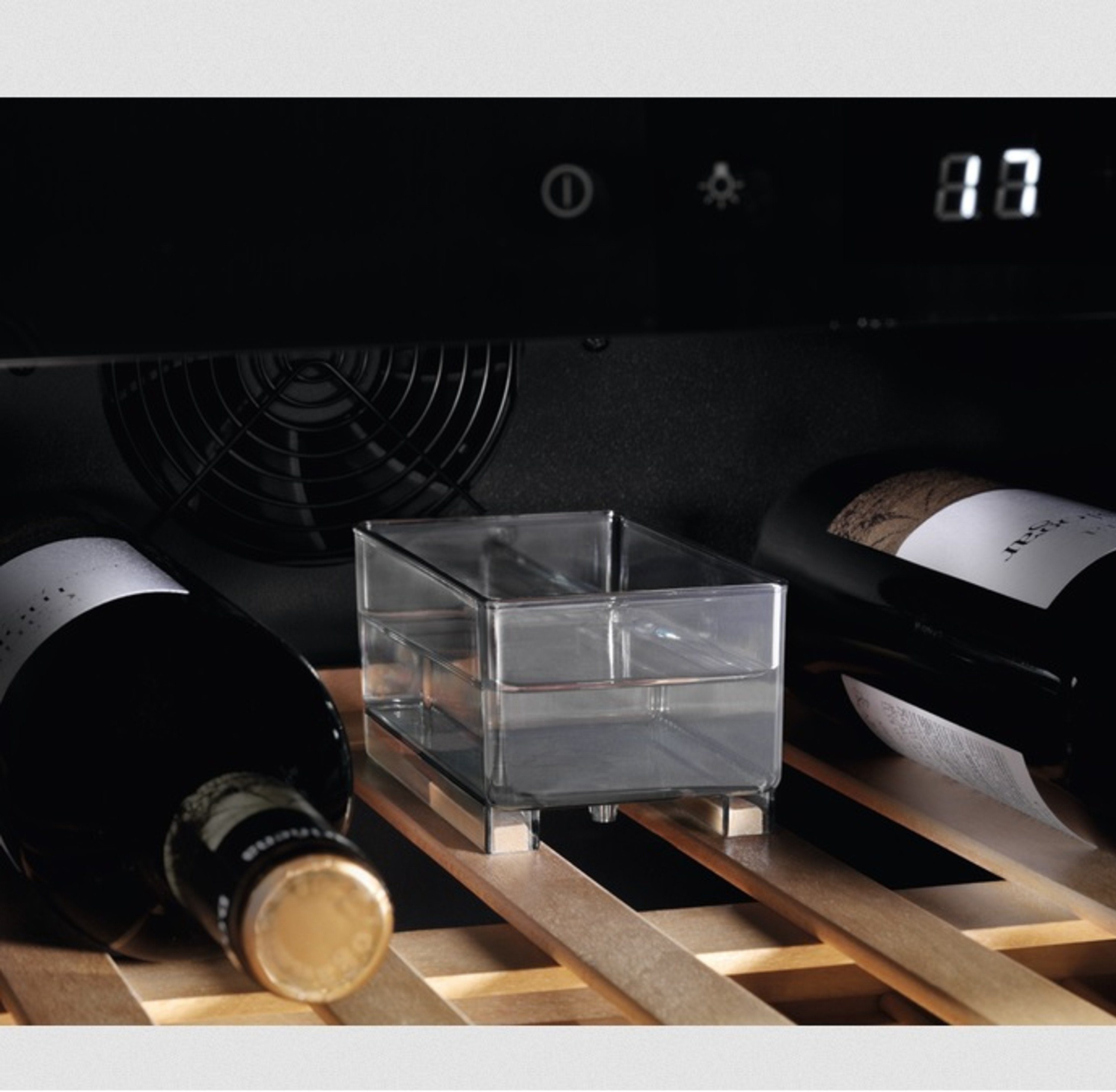 AEG Einbauweinkühlschrank AWUS052B5B, für 52 Standardflaschen á 0,75l,Single-Zone Pro,Ausziehbare Holzablagen,Obere LED-Beleuchtung