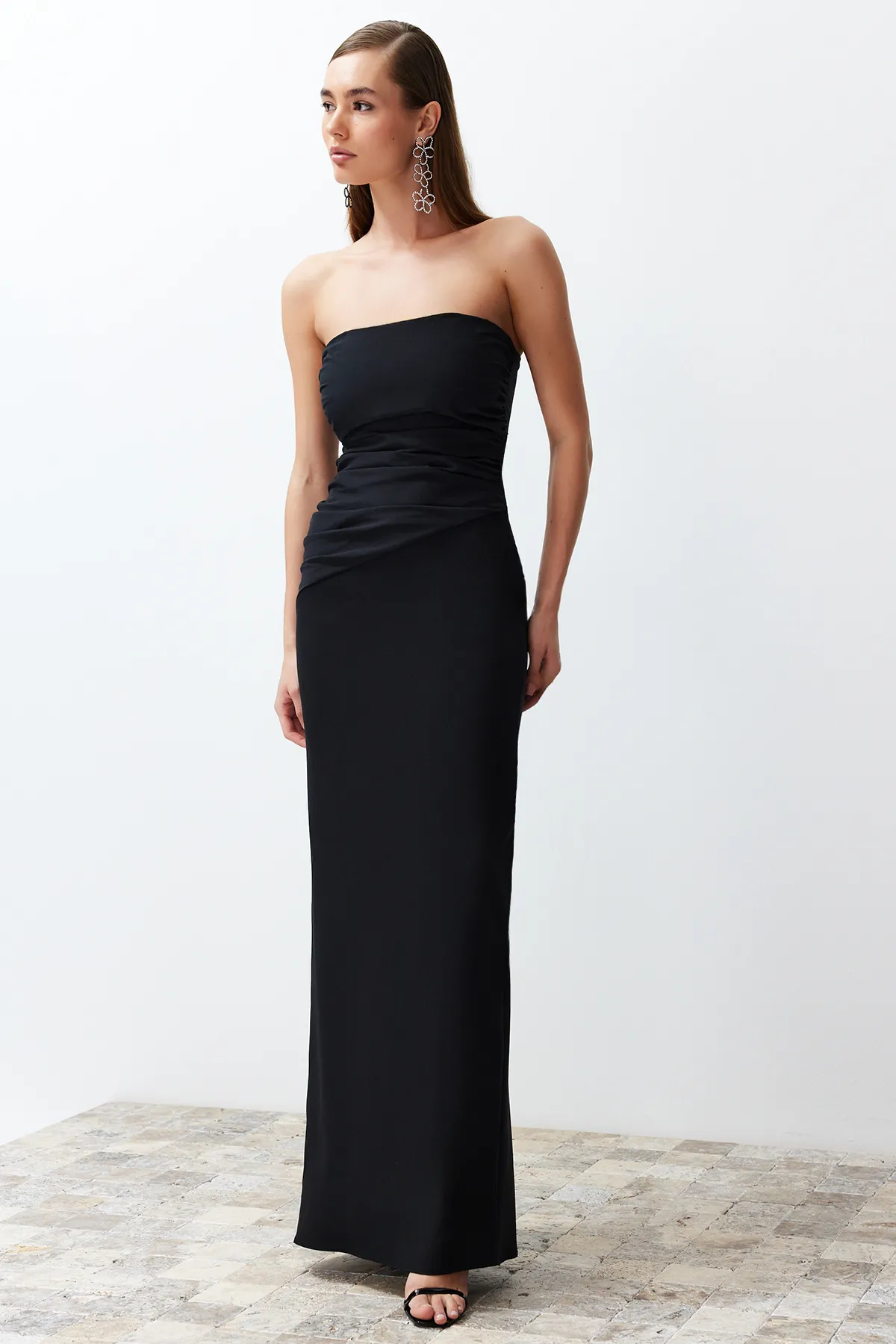 Trendyol Collection  Schwarzes, körperbetontes, gewebtes langes Abendkleid TPRSS24AE00053