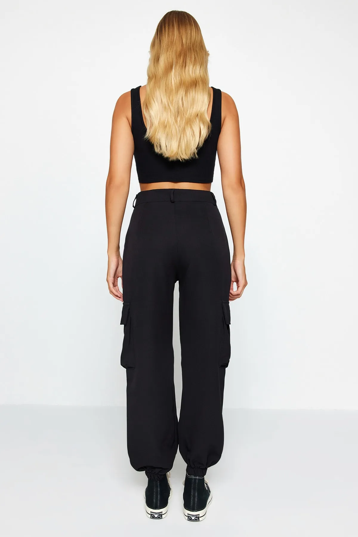 Trendyol Collection  Schwarze gewebte Hose mit Cargotaschen TWOAW24PL00234