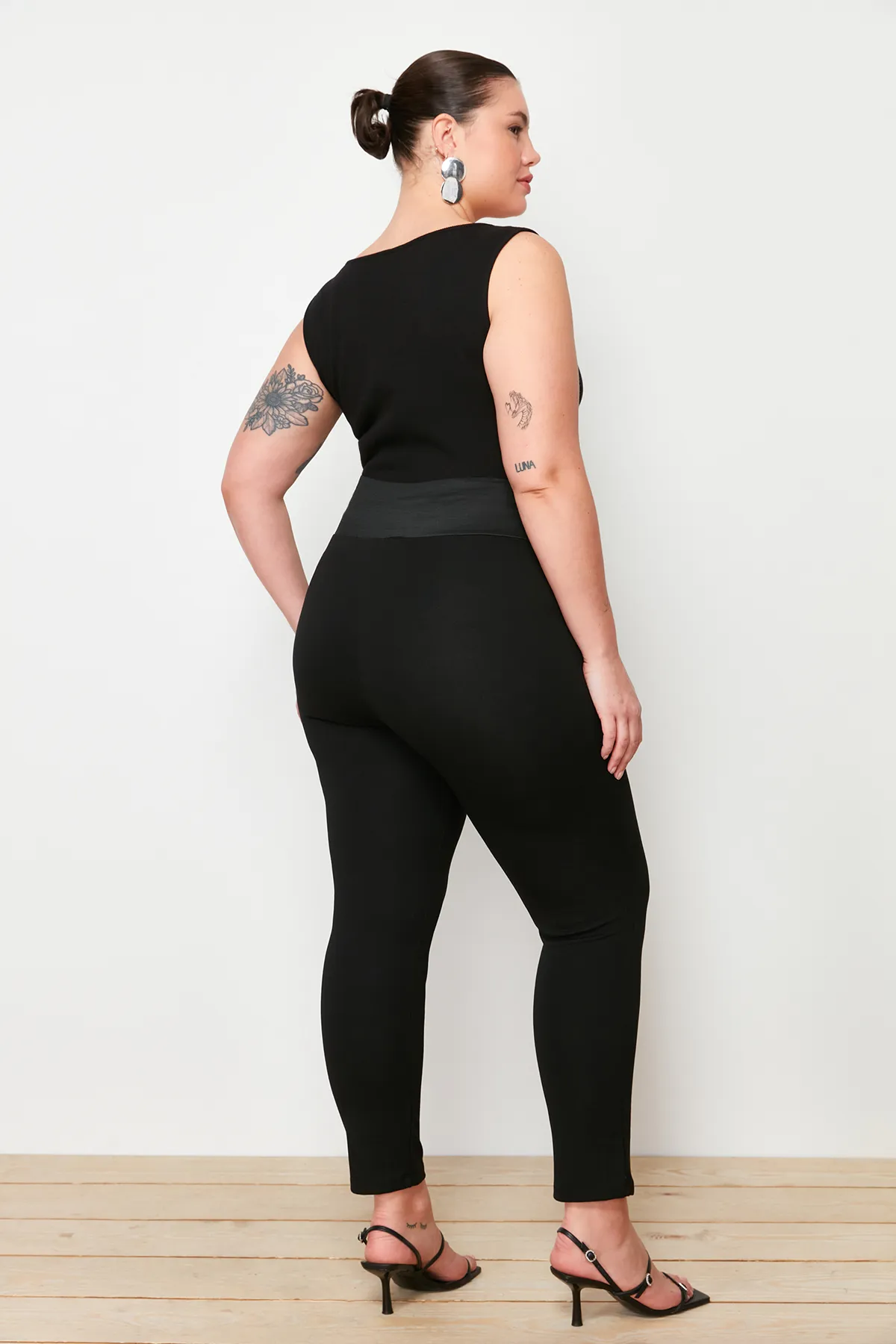 Trendyol Curve  Schwarze Skinny-Strickhose mit elastischem Bund TBBAW23AR00023