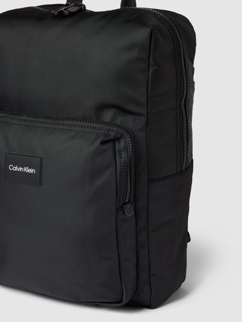 Rucksack mit Label-Patch Modell 'MUST' in schwarz