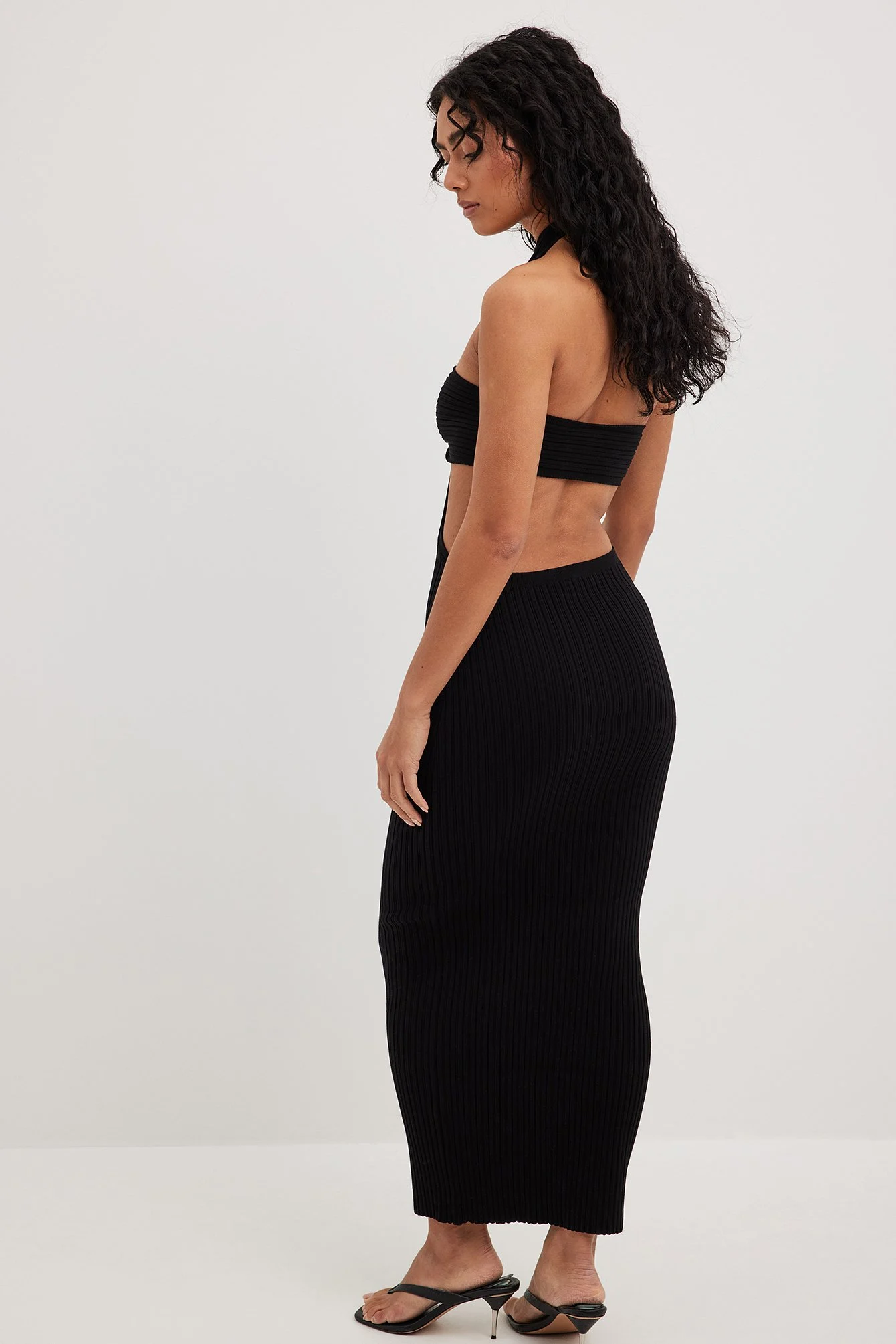 Feingestricktes Maxikleid mit Cut-out-Details