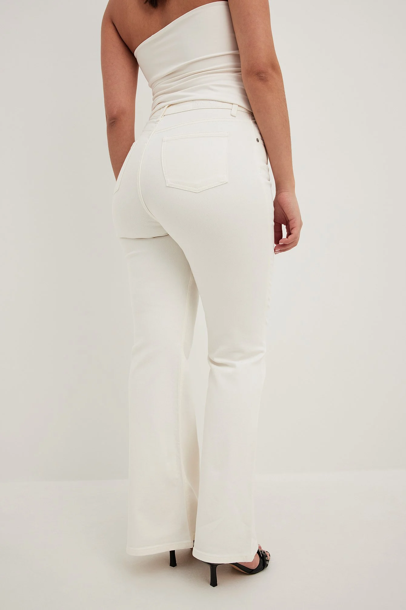 Ausgestellte Jeans mit hoher Taille