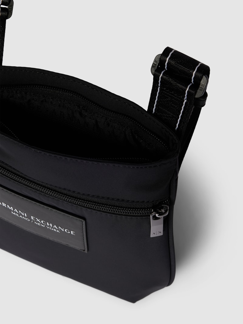 Handtasche mit Label-Patch und Karabiner in schwarz