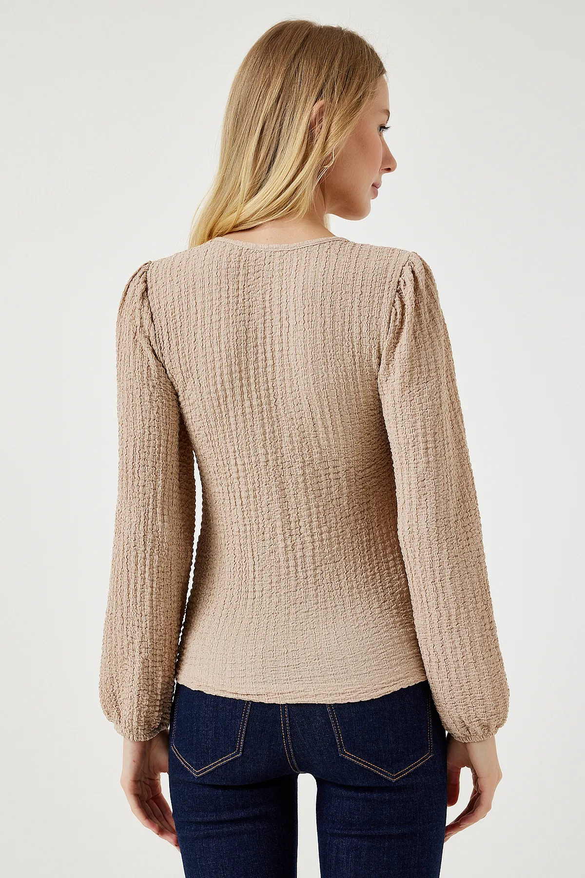 Happiness İstanbul  Cremefarbene strukturierte Strickbluse mit quadratischem Kragen für Damen DD01111