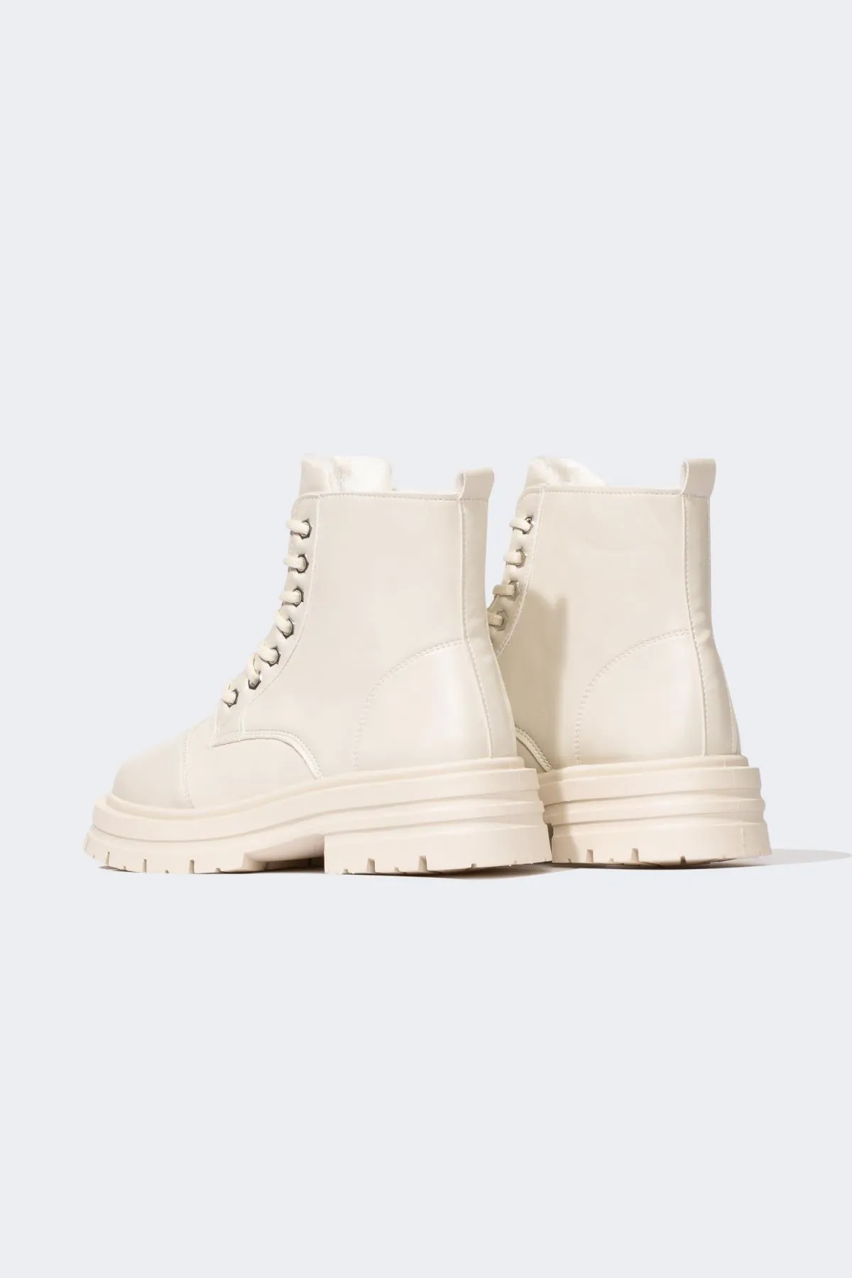 DeFacto  Damenstiefel aus Kunstleder mit flacher Sohle