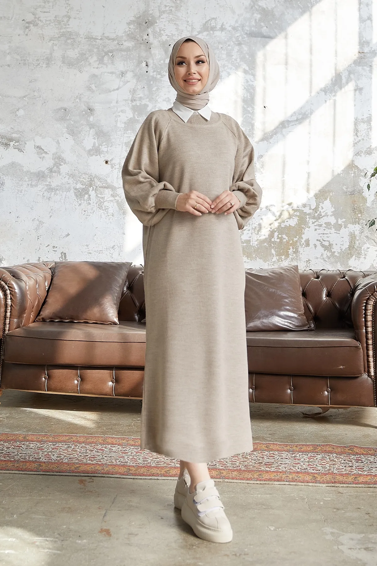 InStyle  Mina Strickkleid mit Ballonärmeln – Beige