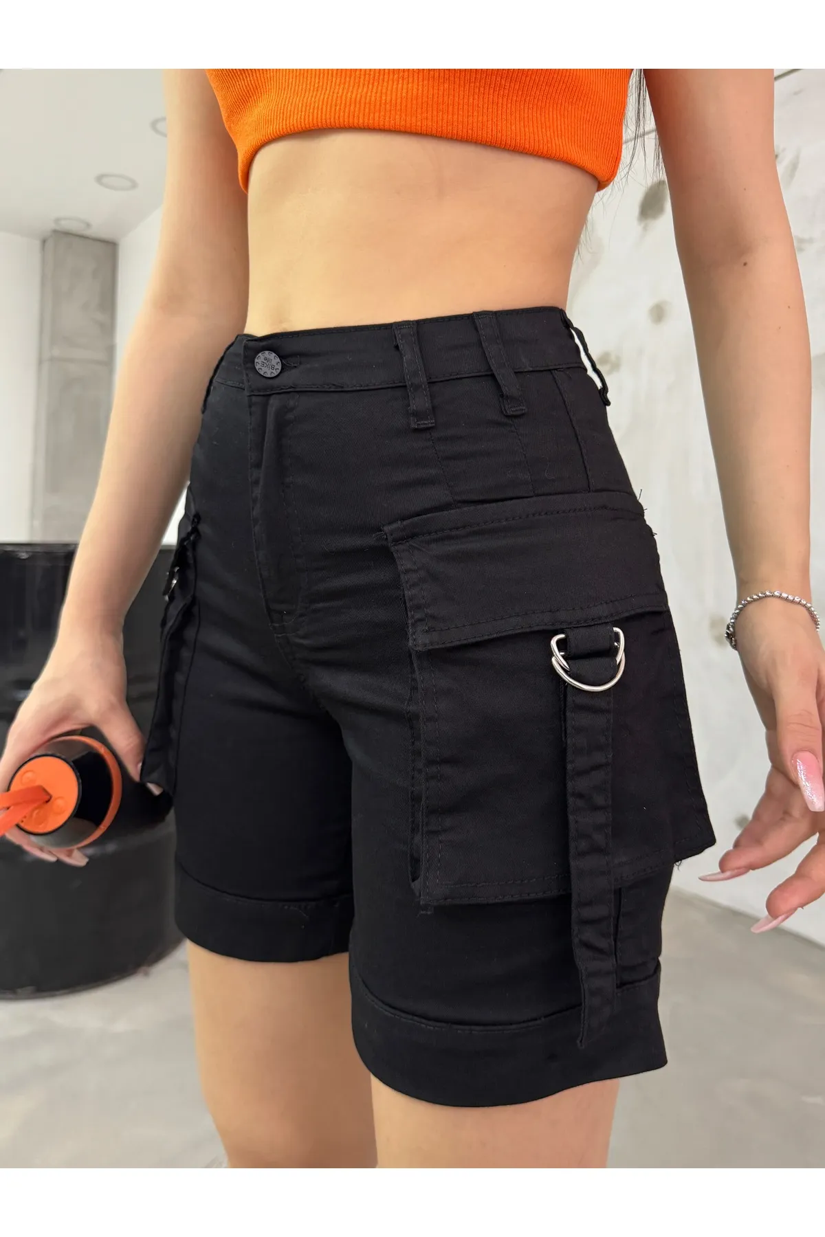 BİKELİFE  Schwarze Stretch-Jeansshorts mit hoher Taille und Cargotasche