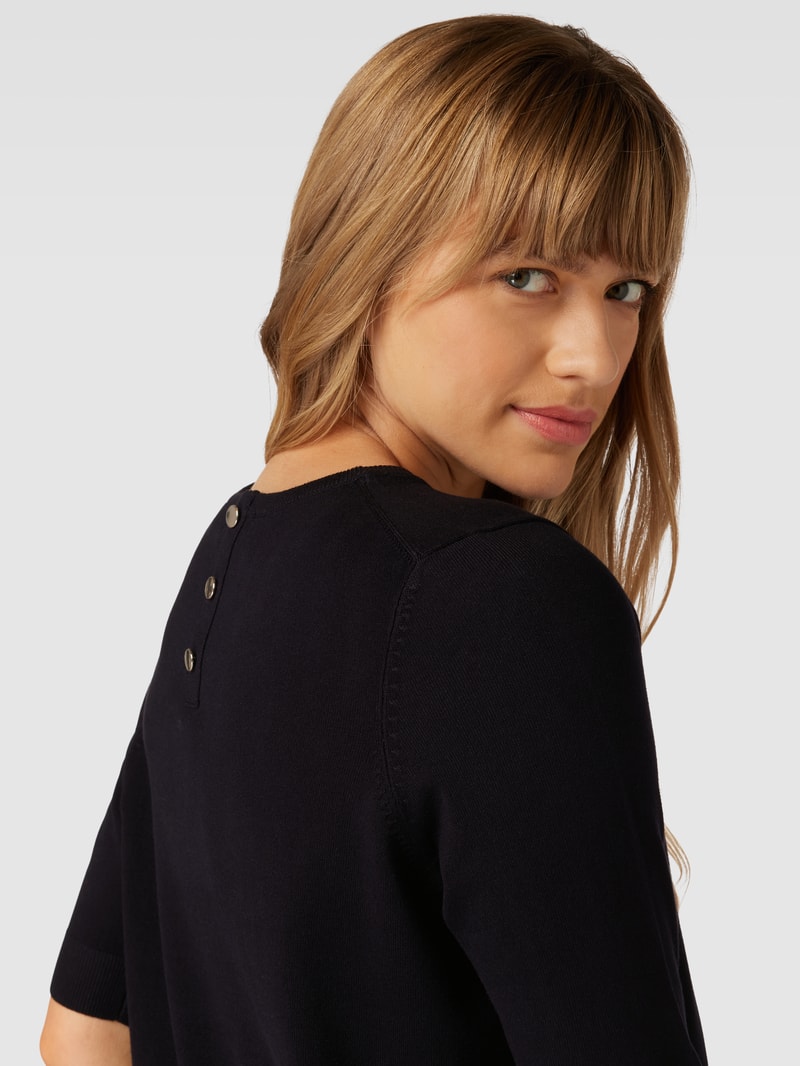 Strickpullover aus Viskose-Mix mit Rundhalsausschnitt in schwarz
