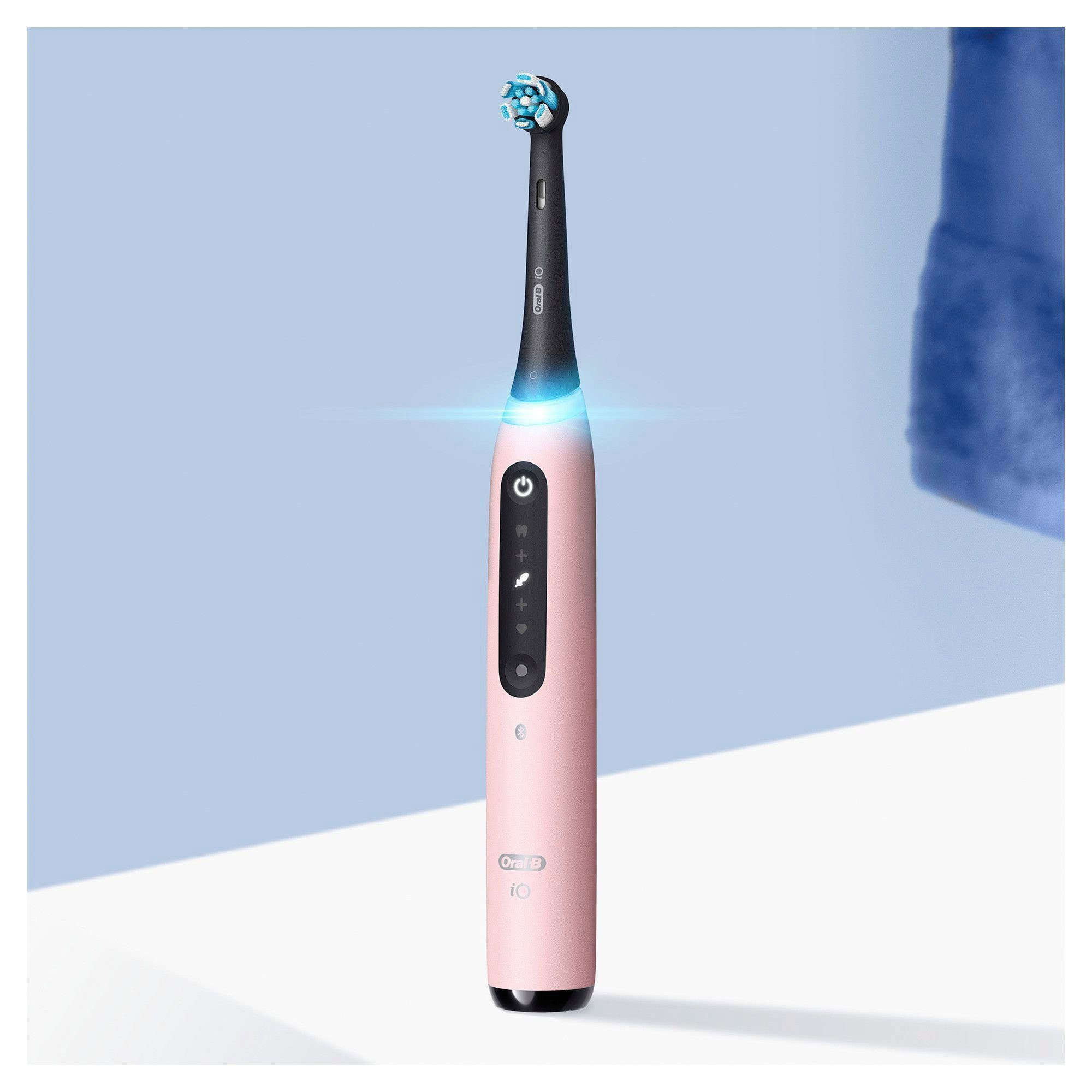 Oral-B Elektrische Zahnbürste iO 5, Aufsteckbürsten: 1 St., mit Magnet-Technologie, LED-Anzeige, 5 Putzmodi, Reiseetui