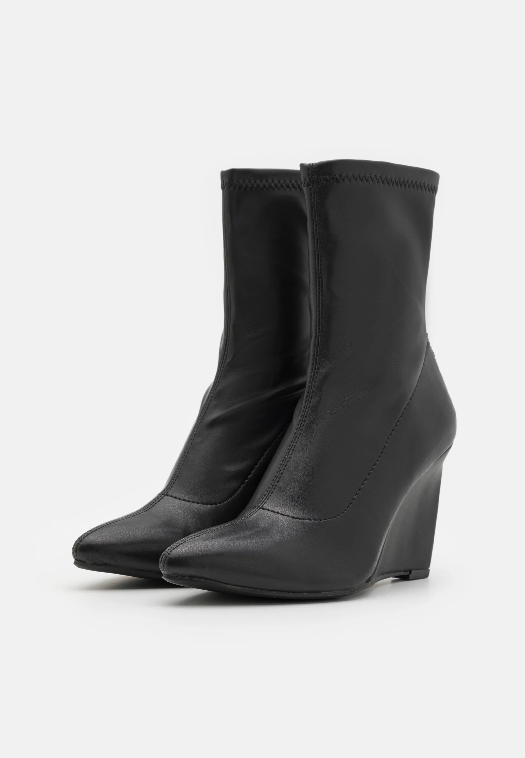 Botines de tacón par e impar