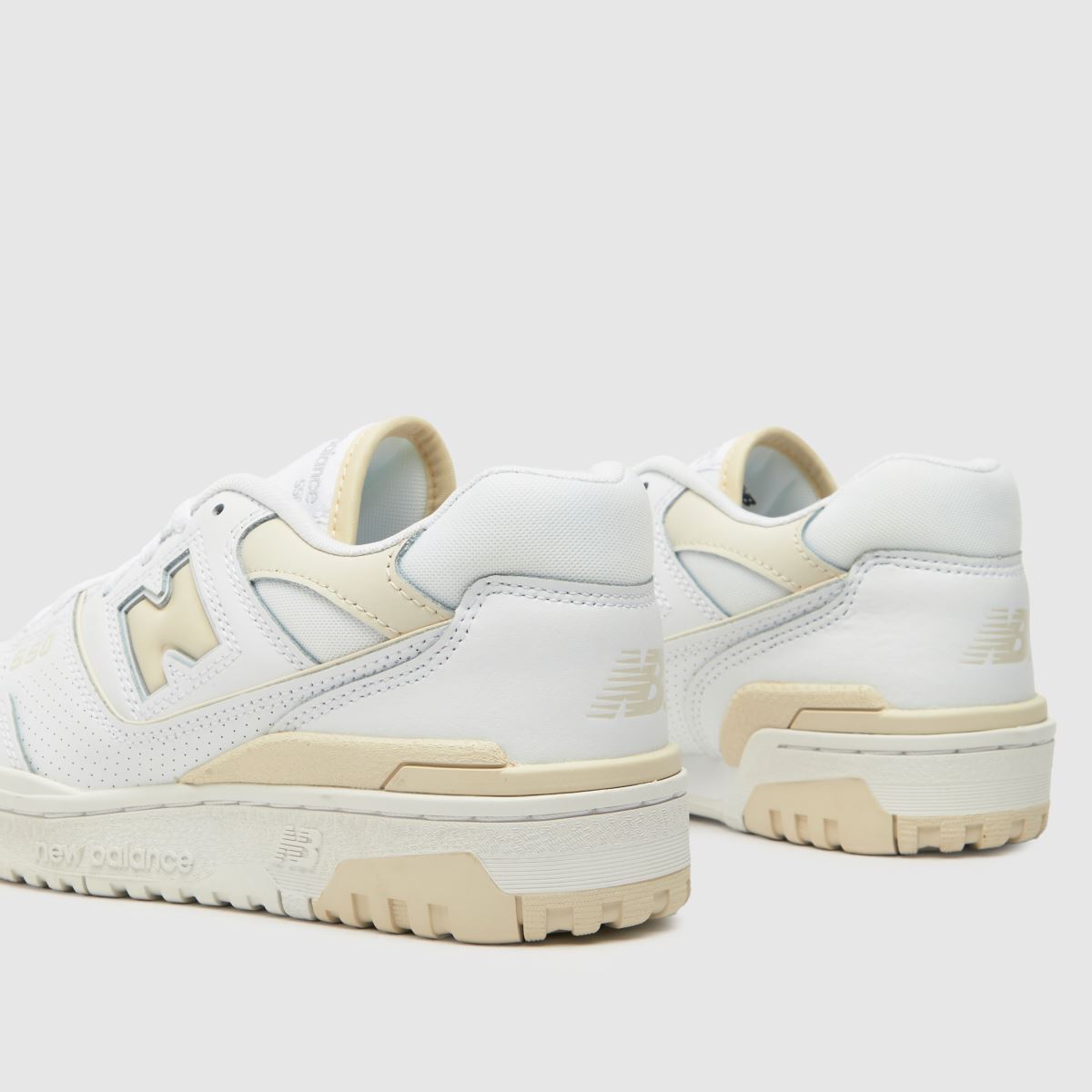 New Balance bb550 cipők fehér és bézs színben