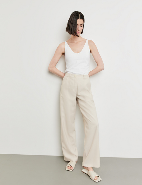 Basic Top mit Rückenausschnitt
