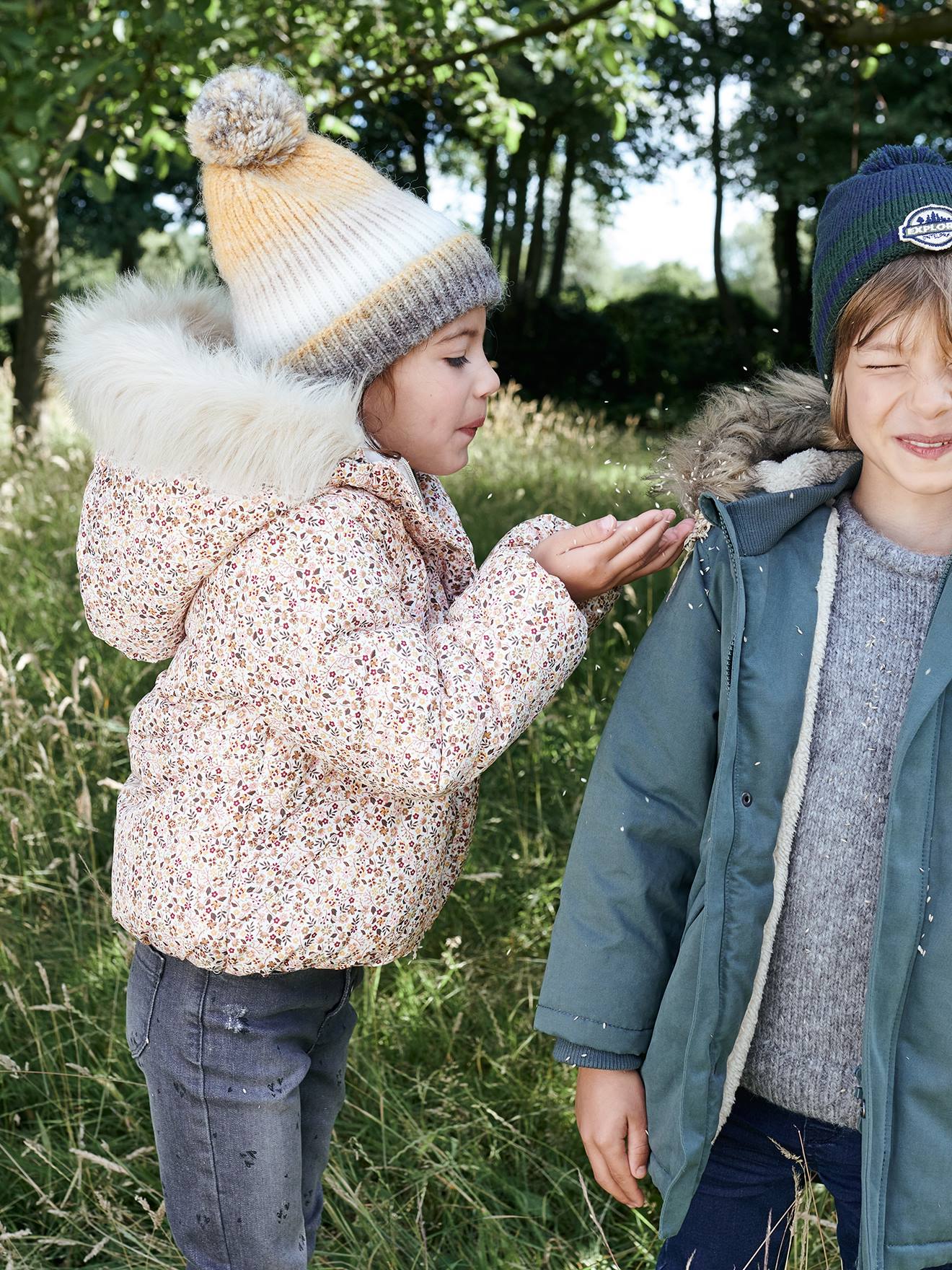 Doudoune courte à capuche imprimée fleurs fille lilas clair