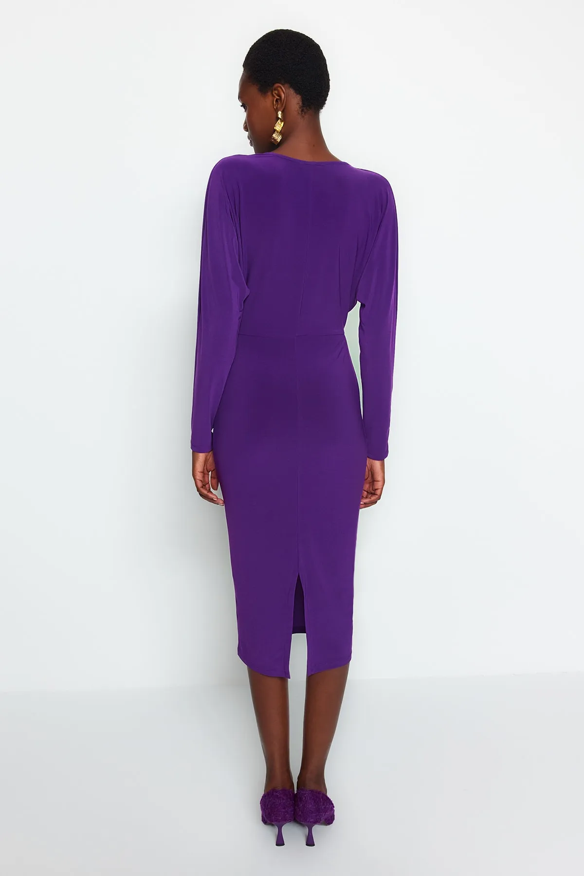 Trendyol Collection  Lilafarbenes, eng anliegendes, flexibles Midi-Strickkleid mit Fledermausärmeln TWOAW24EL00198