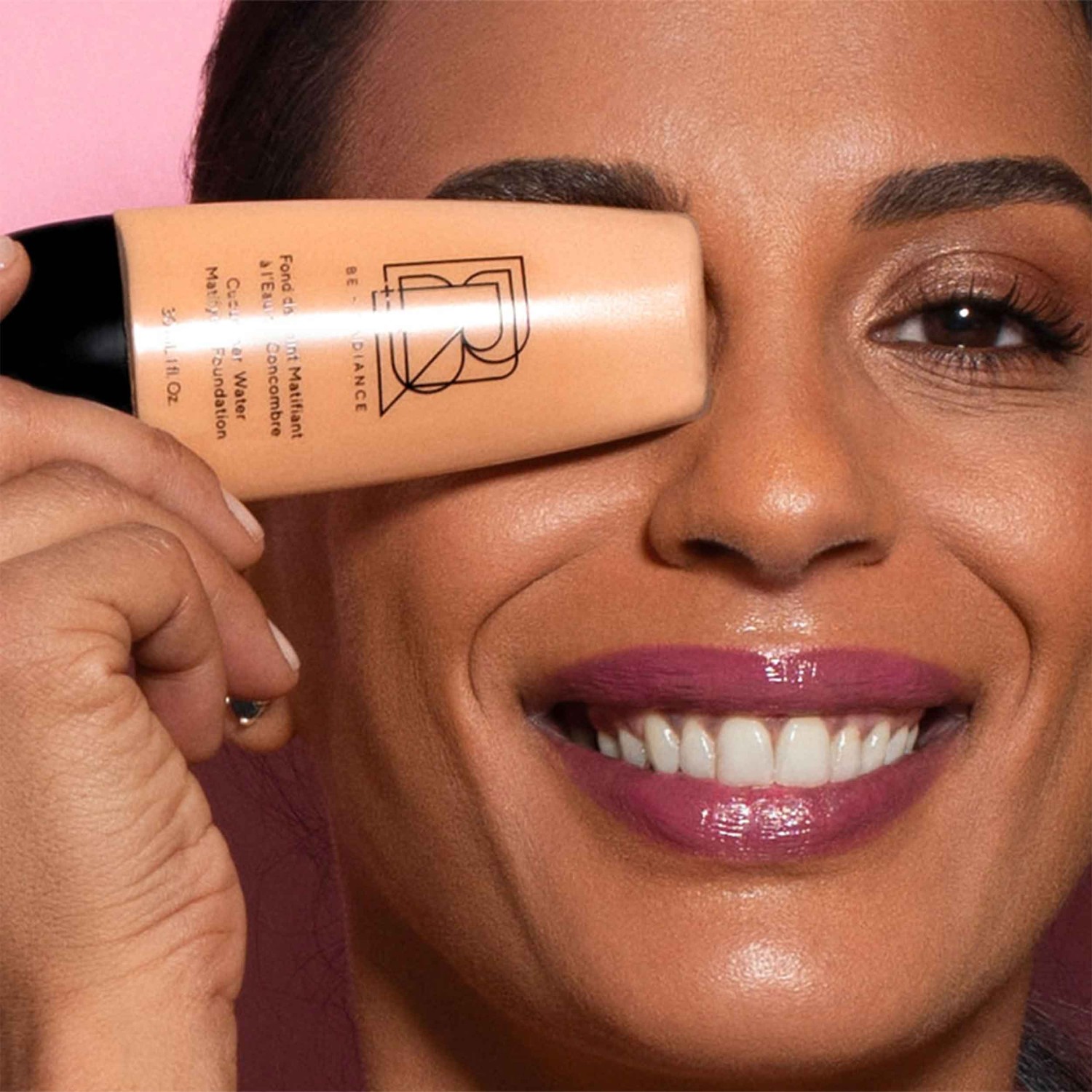 BE + Radiance Mattifying Foundation z wodą ogórkową nr 08