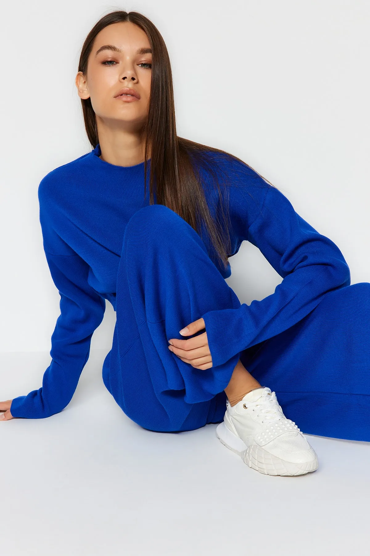 Trendyol Collection  Saks Super Crop Basic Strickoberteil und -unterteil im Set mit Stehkragen TWOAW24AU00007