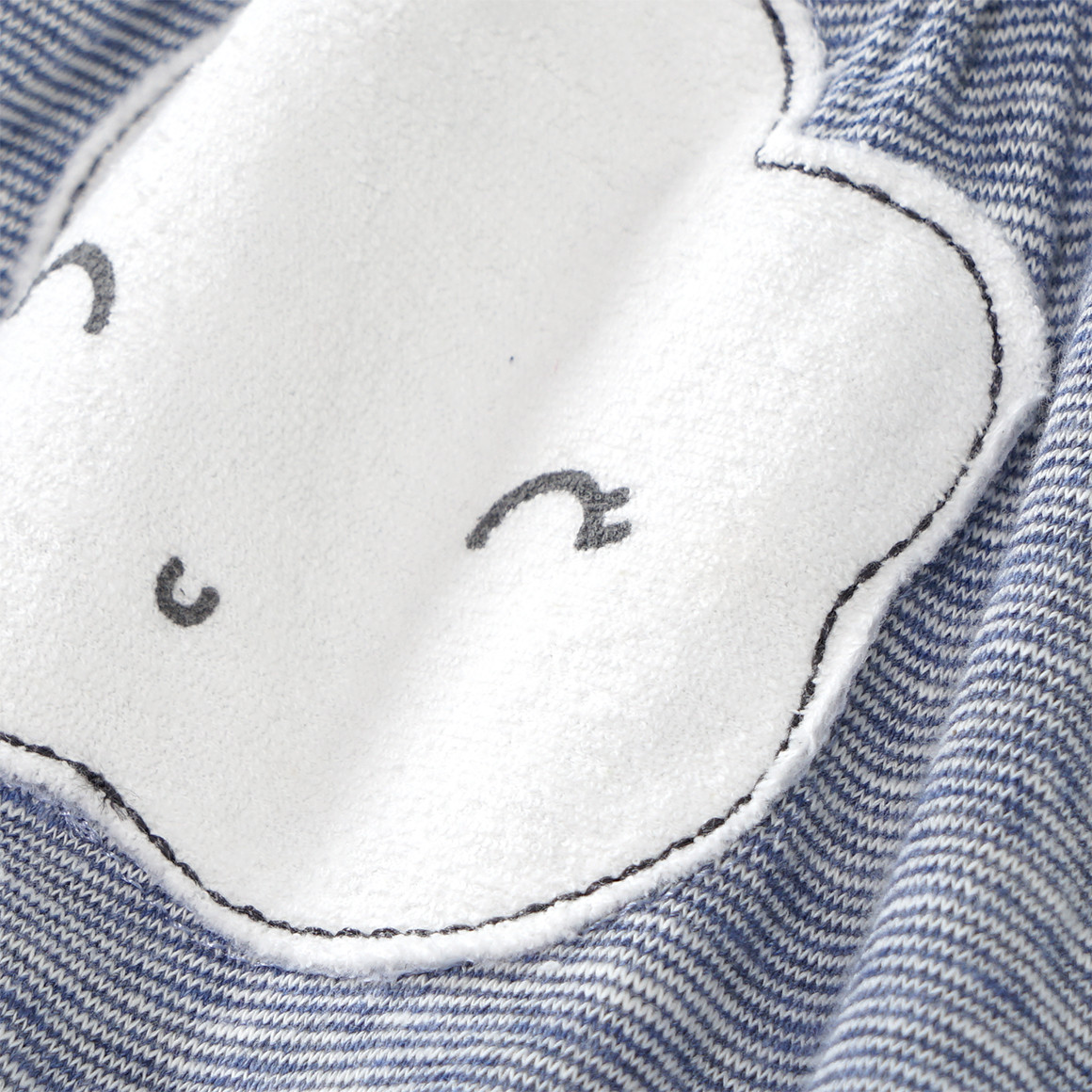 Newborn Strampler und Langarmbody