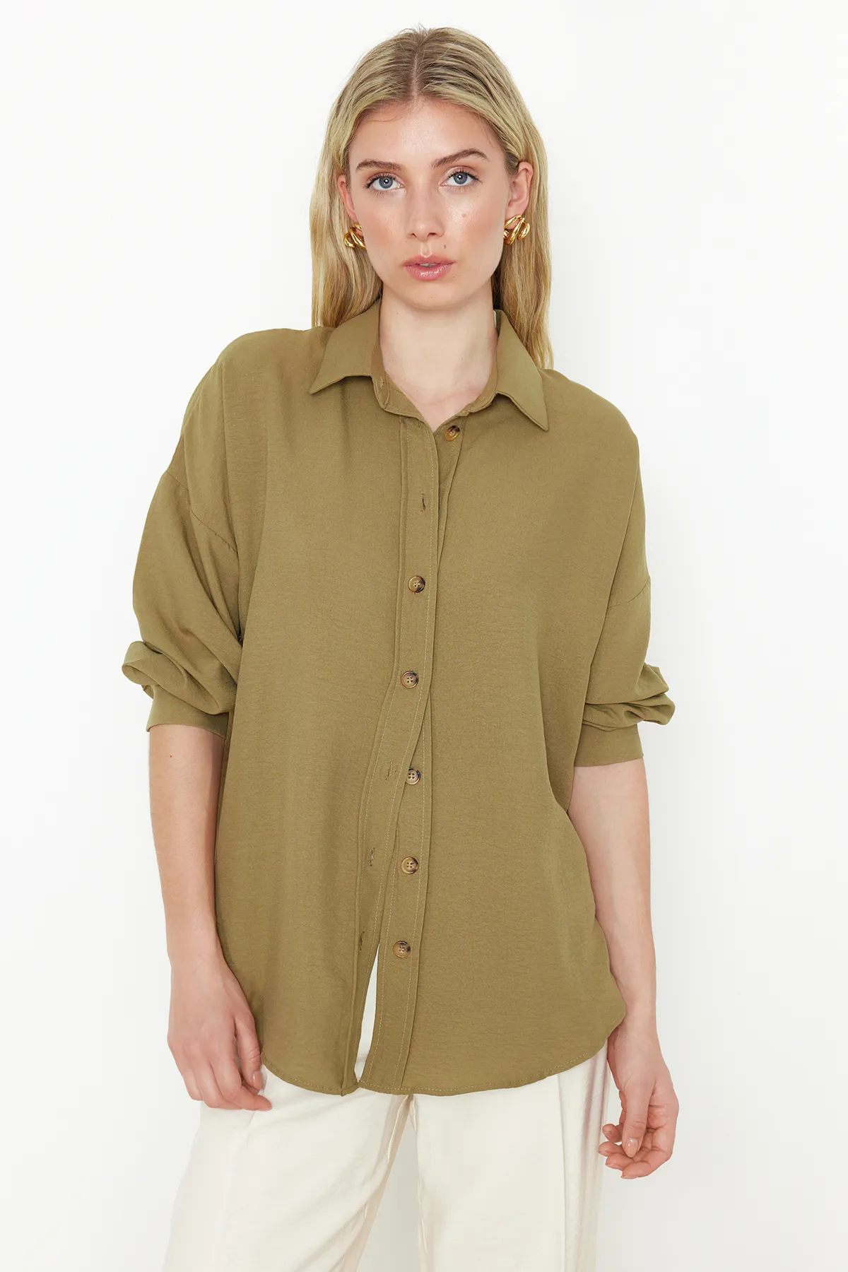 Trendyol Collection  Übergroßes, gewebtes Hemd in Hellkhaki - Wide Fit TWOSS24GO00147