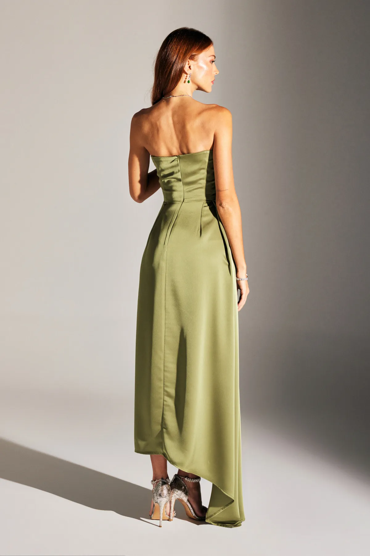 BETTY & SAM  TRÄGERLOSES ABENDKLEID MORIE HELLKHAKI