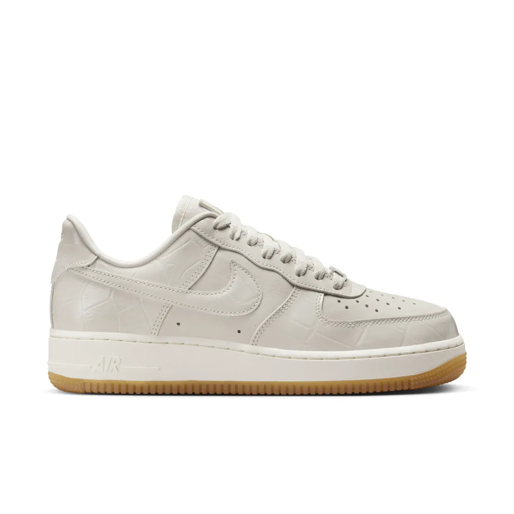 Nike Air Force WMNS 1 07 LX DZ2708-001 / schwarz