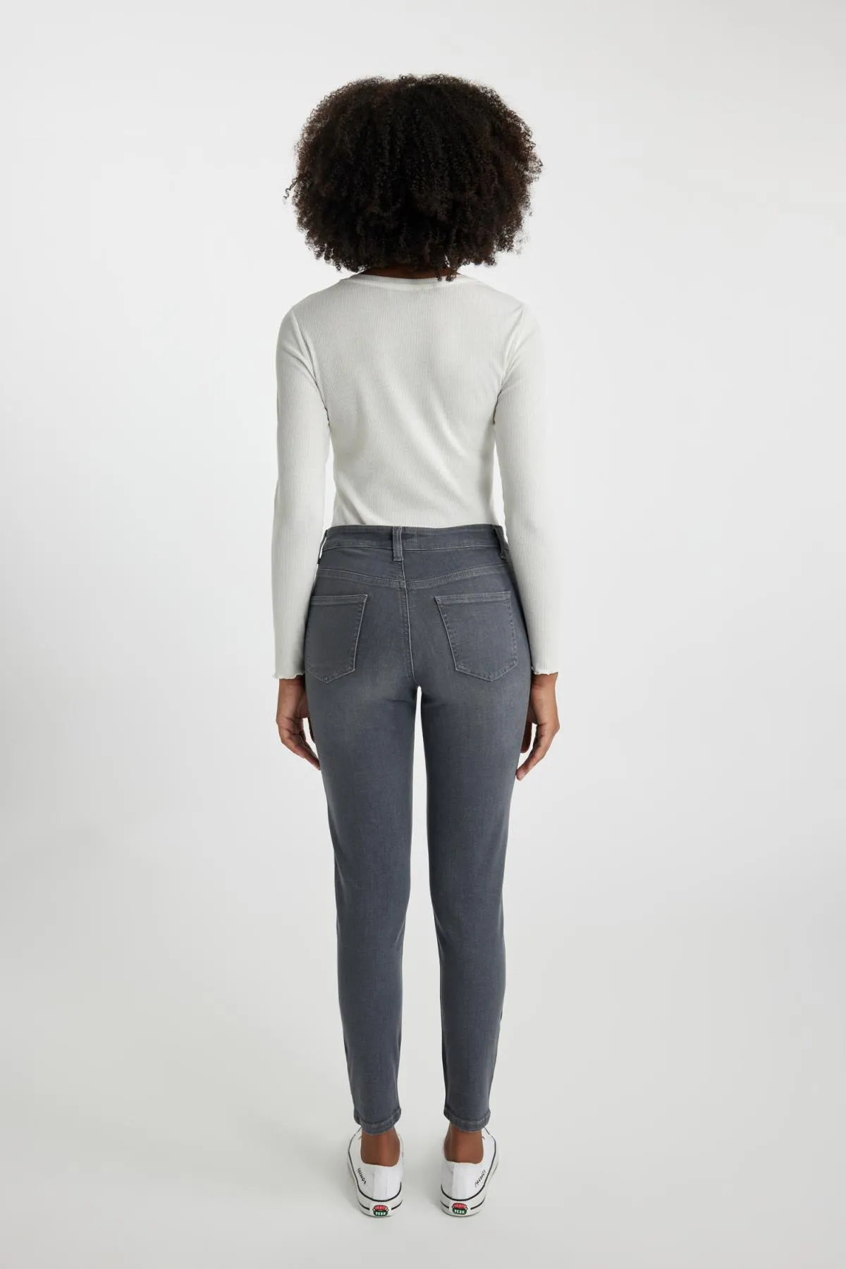 DeFacto  Rebeca Skinny Fit Normale Taille Schmaler Beinausschnitt Lange Jeanshose A7551ax23au