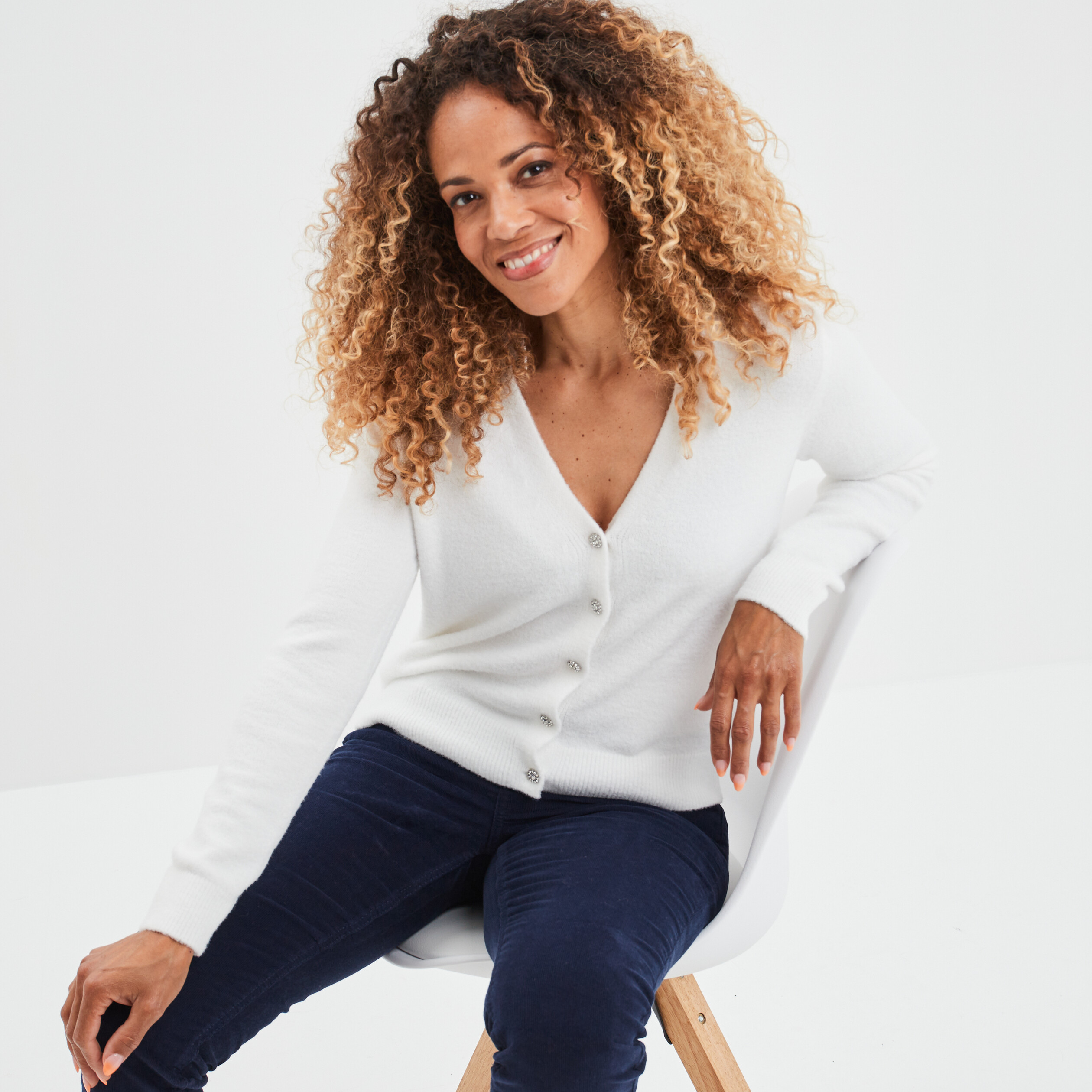 Gilet col en V boutons bijoux blanc femme | La Halle