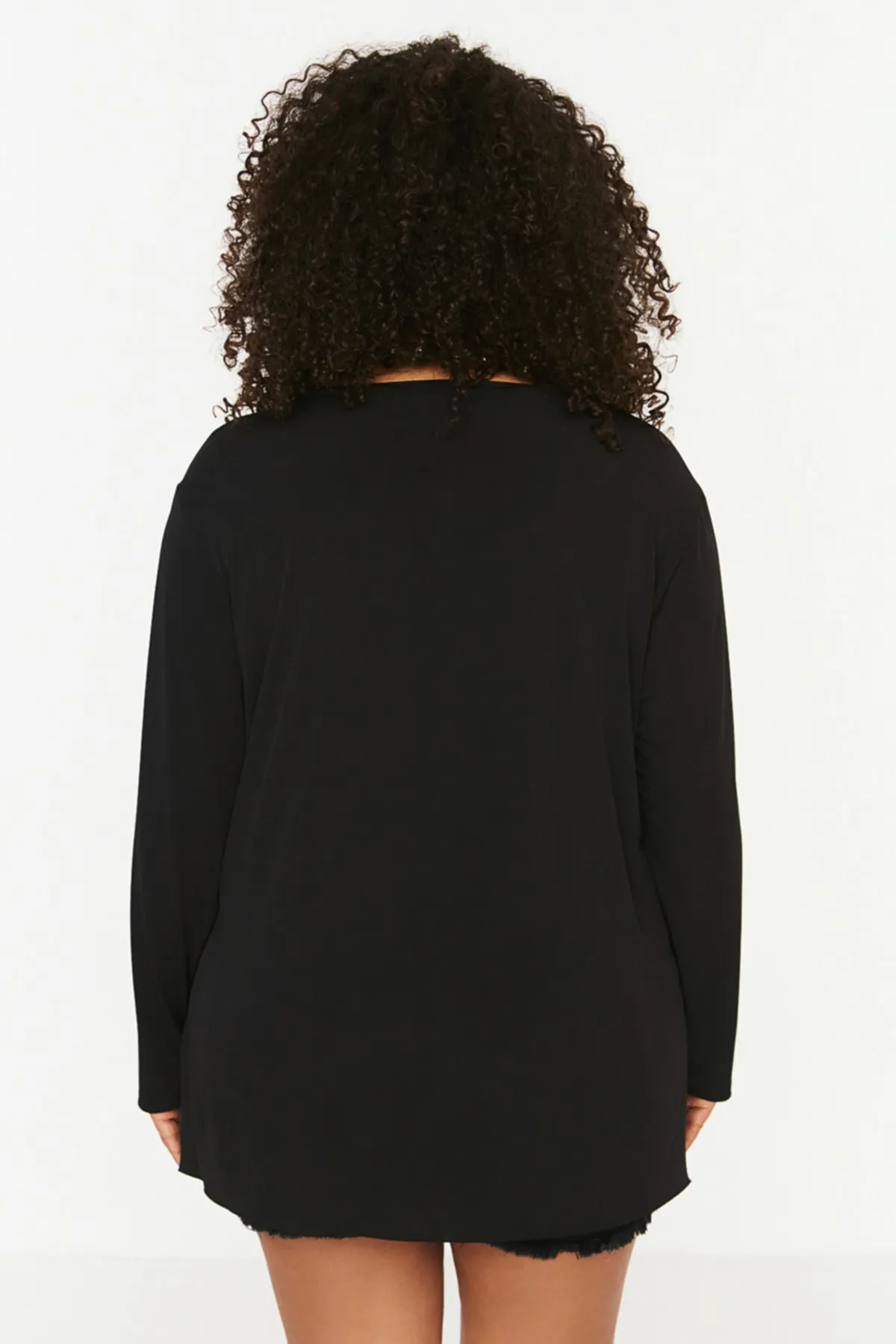 Trendyol Curve  Schwarze Boyfriend-Strickbluse mit V-Ausschnitt und Schlitz TBBSS22BZ1080