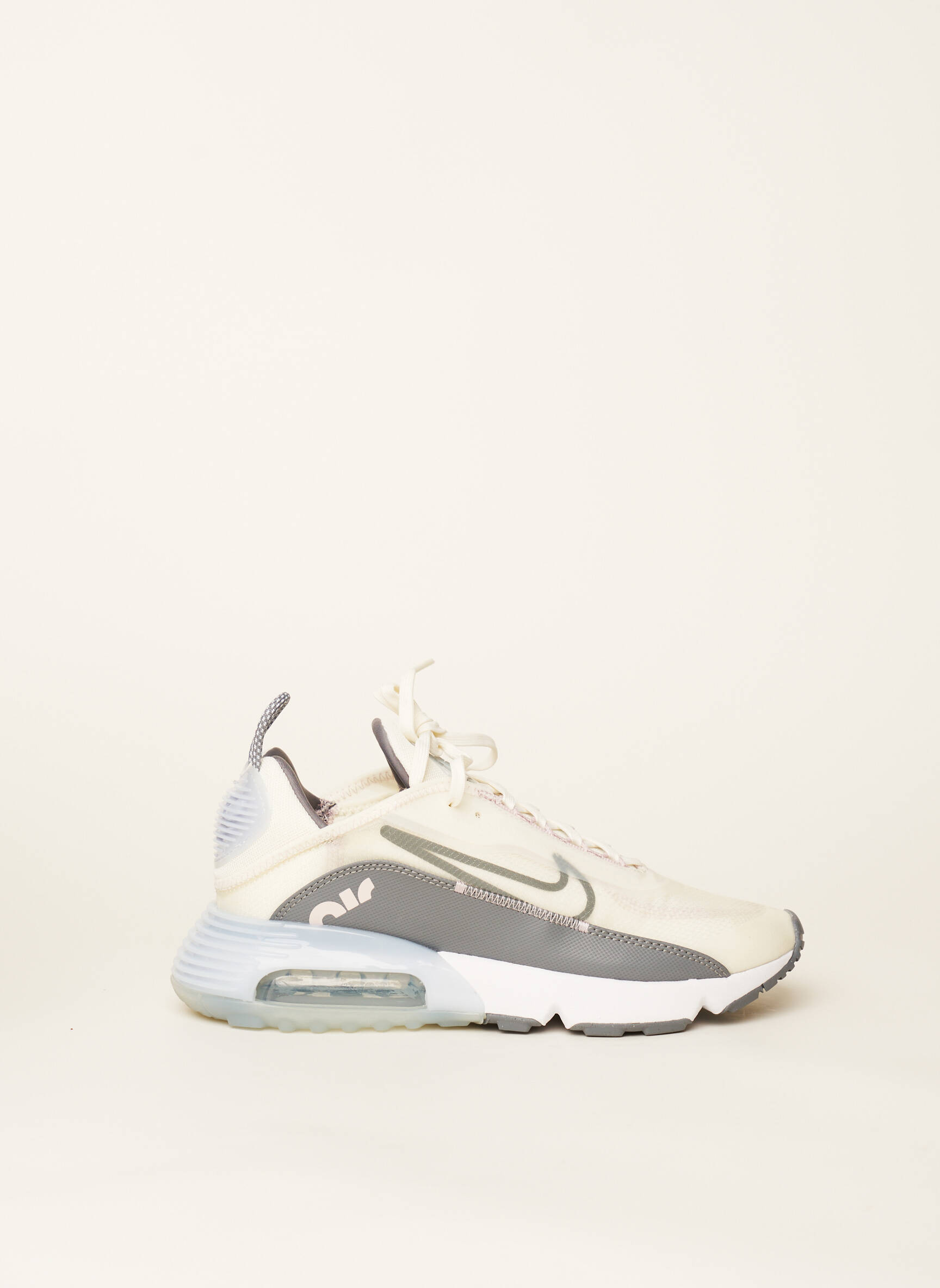 Nike Baskets Femme couleur gris