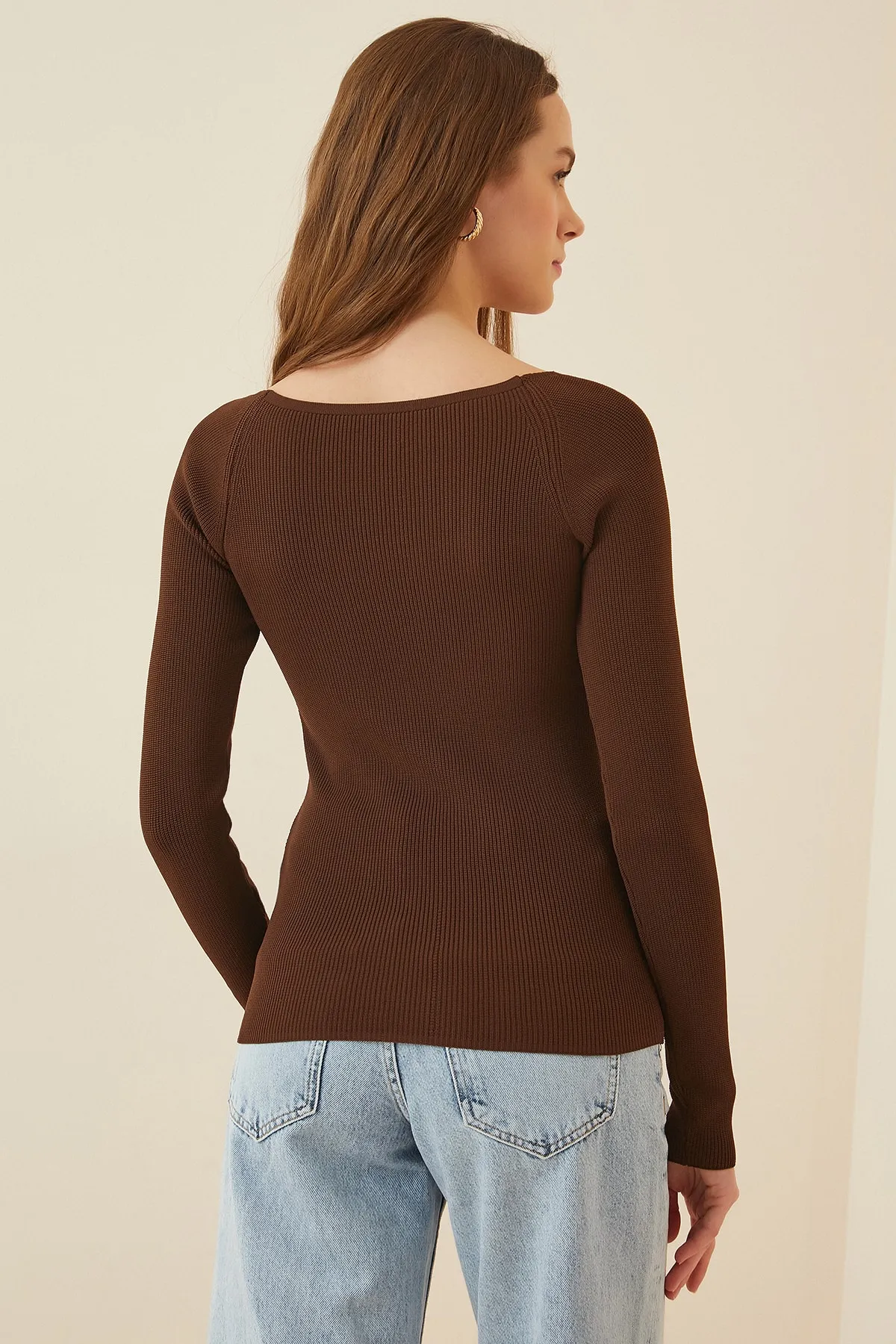 Happiness İstanbul  Brauner Rippstrickpullover mit Herzkragen für Damen US00738