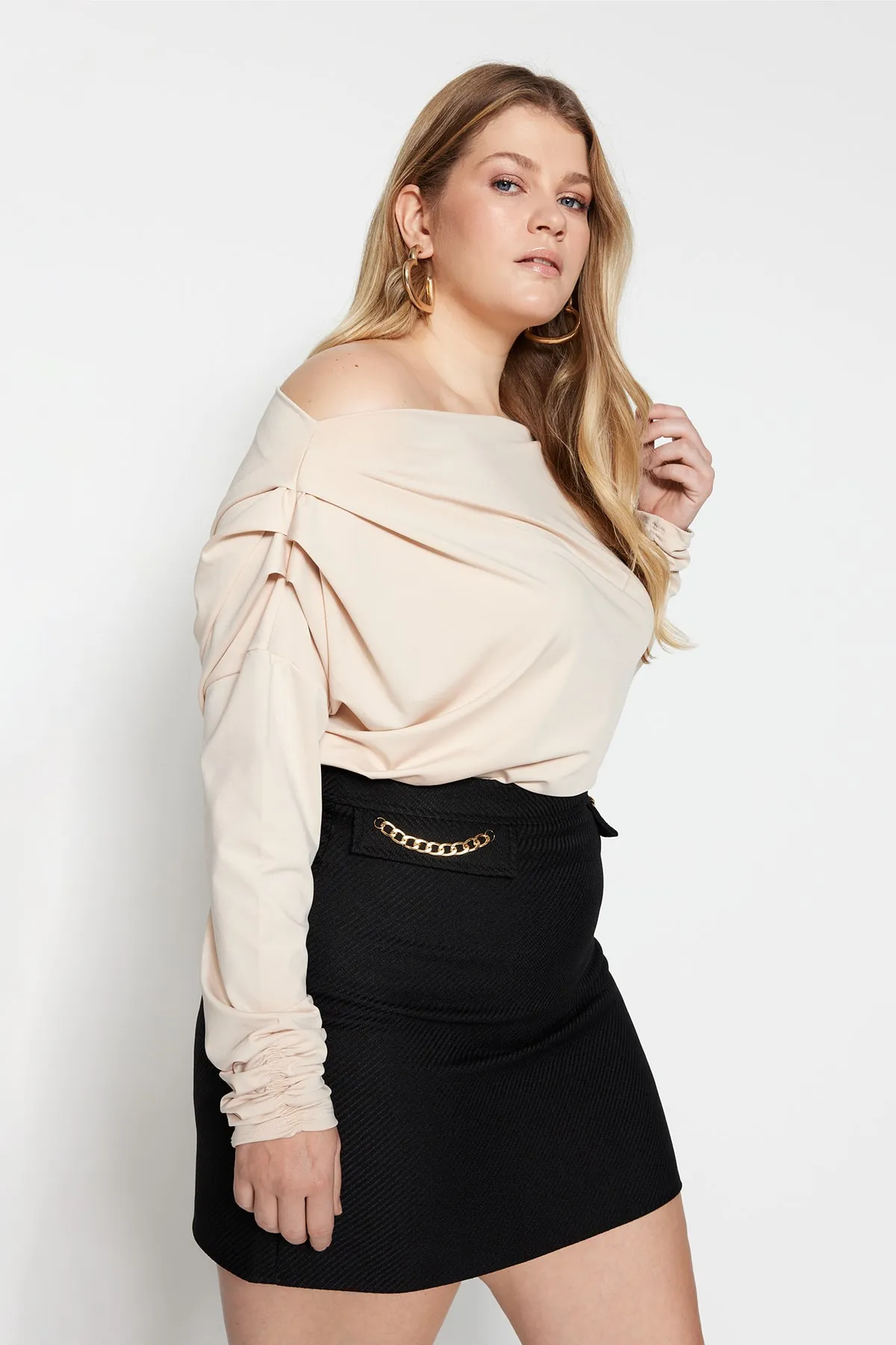 Trendyol Curve  Stone Scuba Shoulder Detaillierte, flexible Strickbluse TBBAW23AF00010