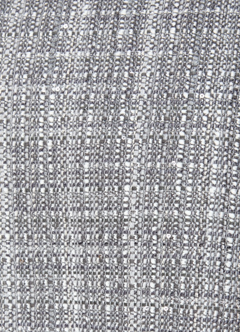 Maje Jack într-un look de tweed