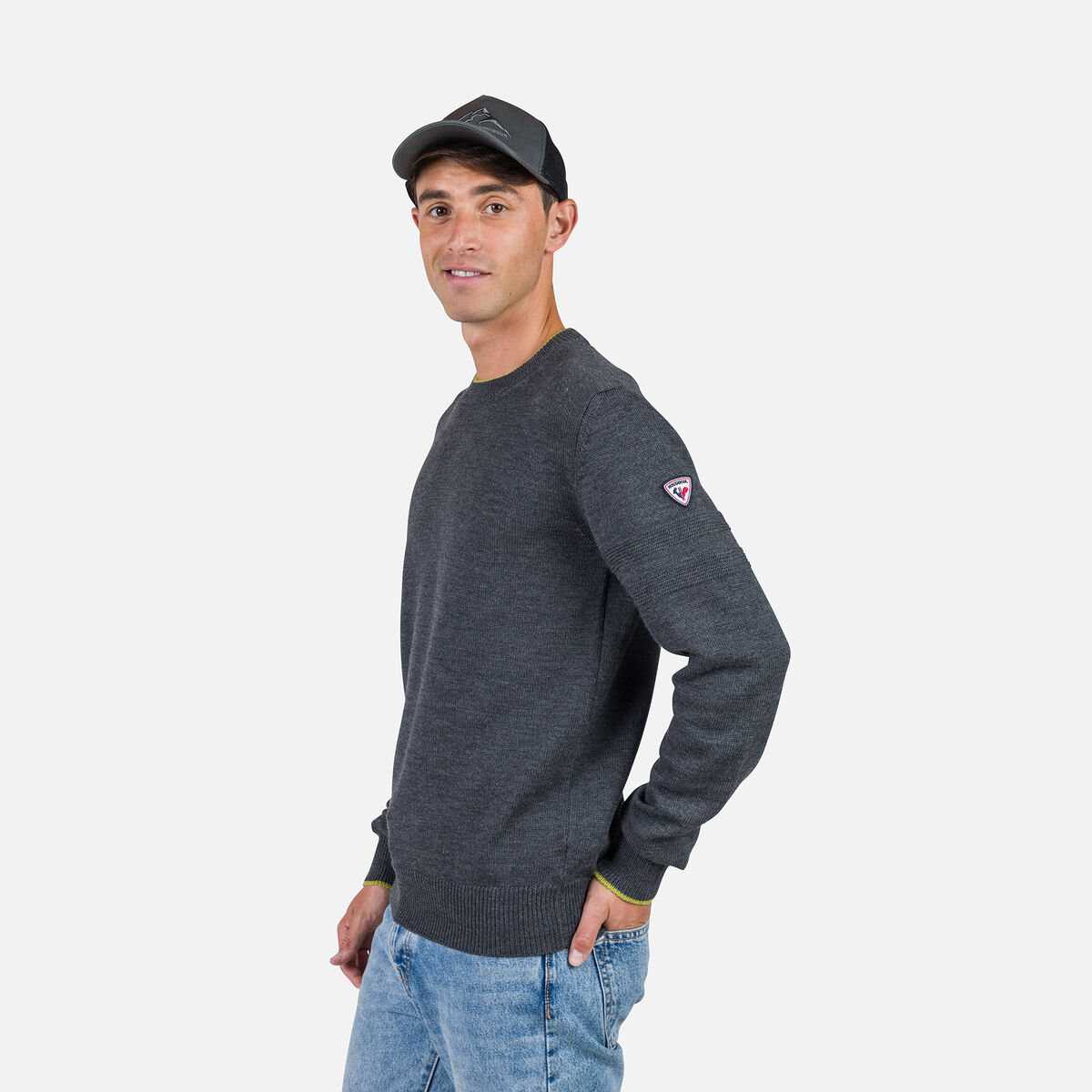 Gestreifter Herrenstrickpullover mit Rundhalsausschnitt