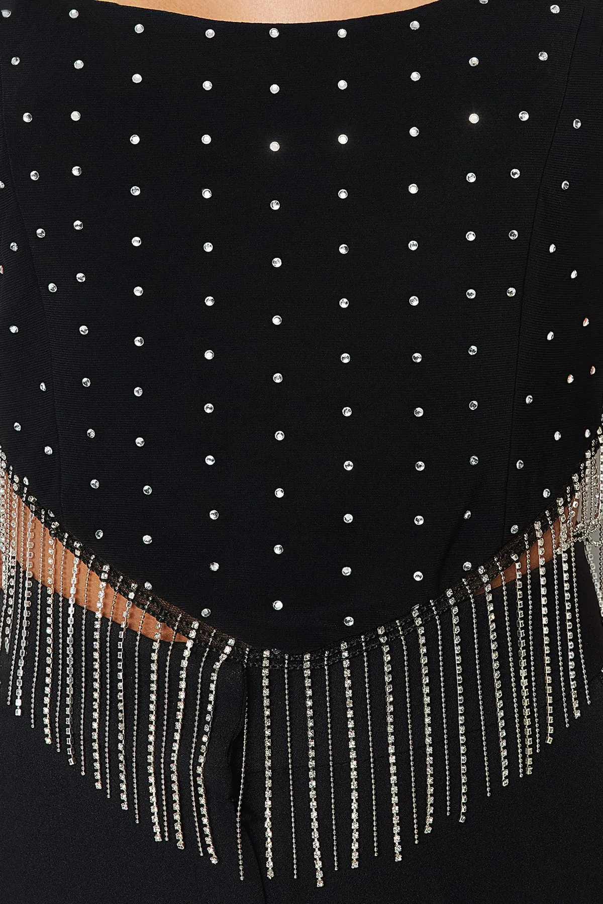 Trendyol Collection  Schwarzes, bauchfreies, gefüttertes, gestricktes Bustier mit glänzendem Stein TPRSS23BS00109