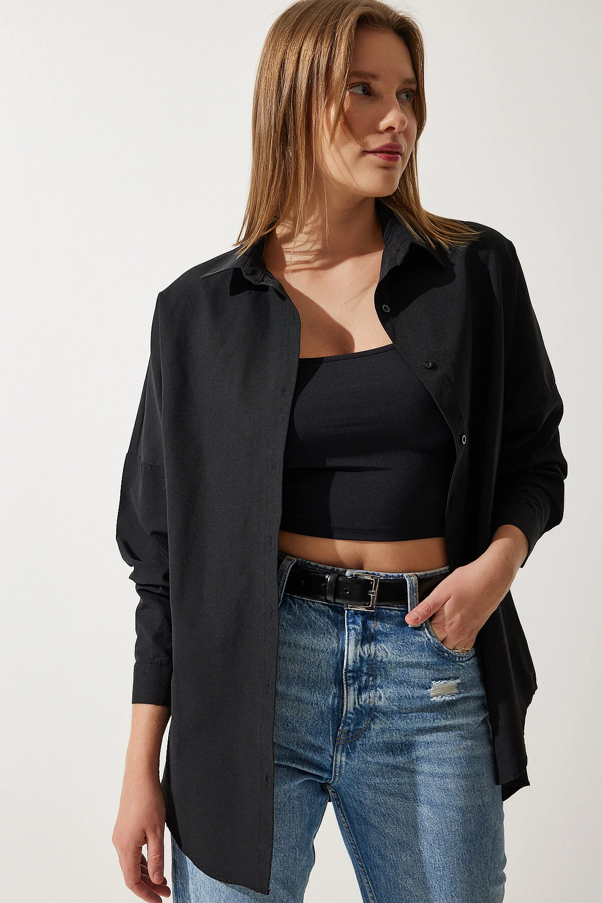 Happiness İstanbul  Schwarzes, langes Oversize-Basic-Shirt für Damen DD00842