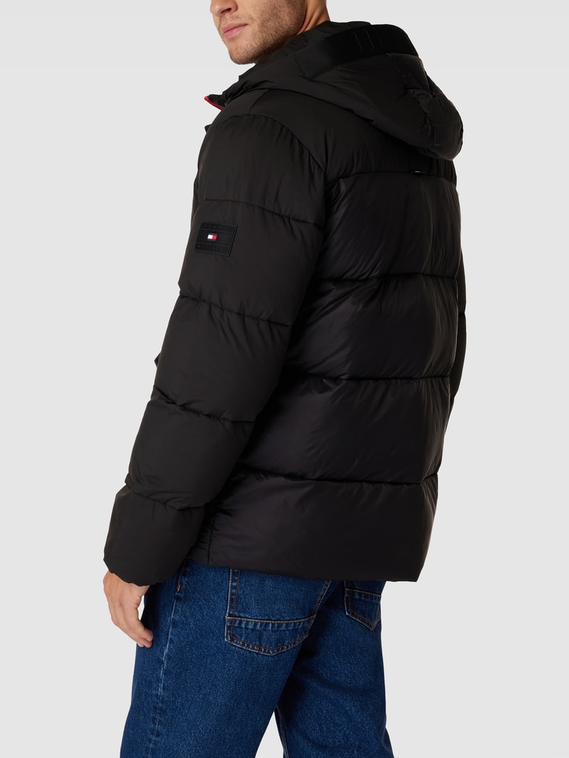 Steppjacke mit Label-Patch Modell 'TECH' in schwarz