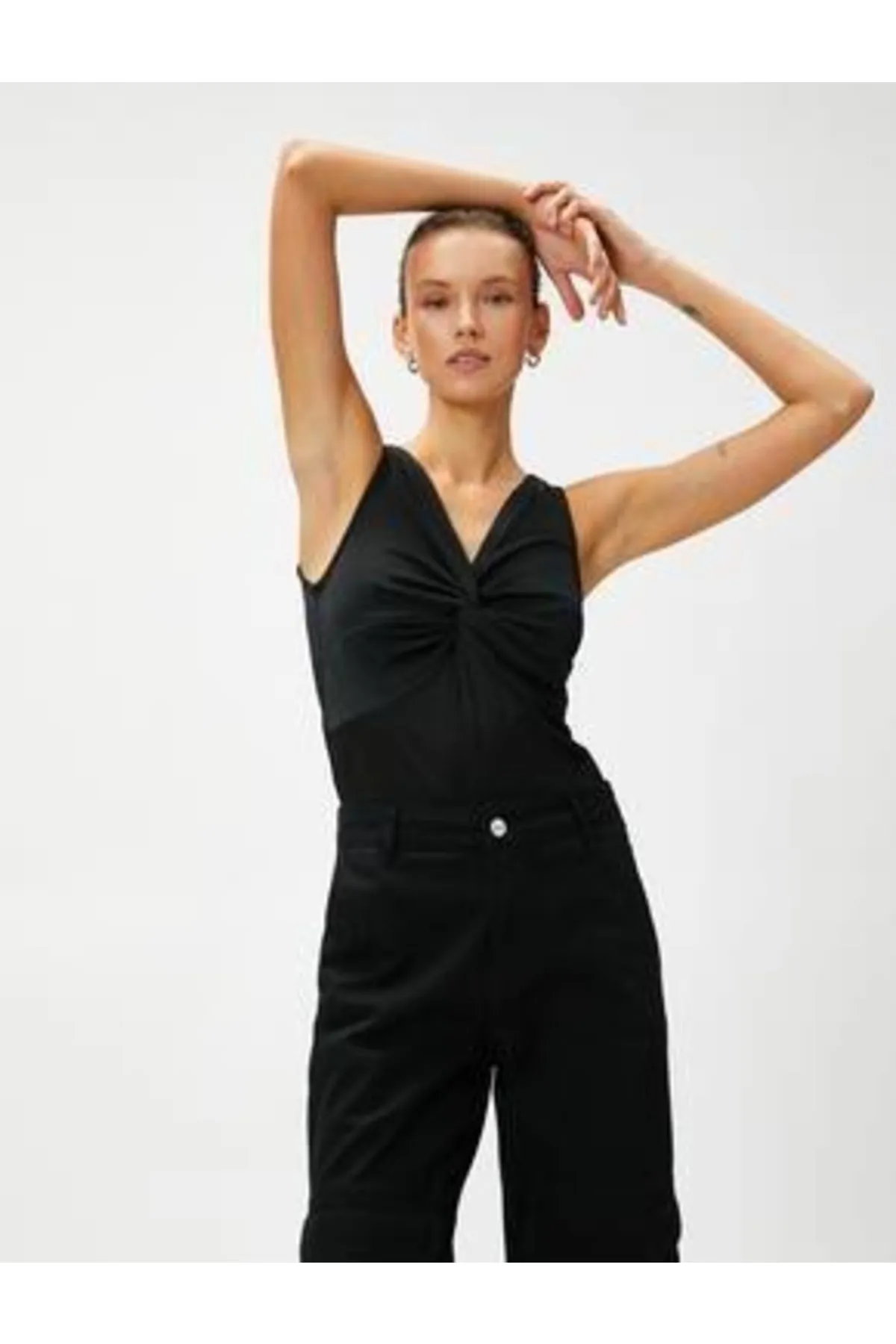 Koton  Ärmelloses Sportler-Kleid mit V-Ausschnitt und Knotendetail