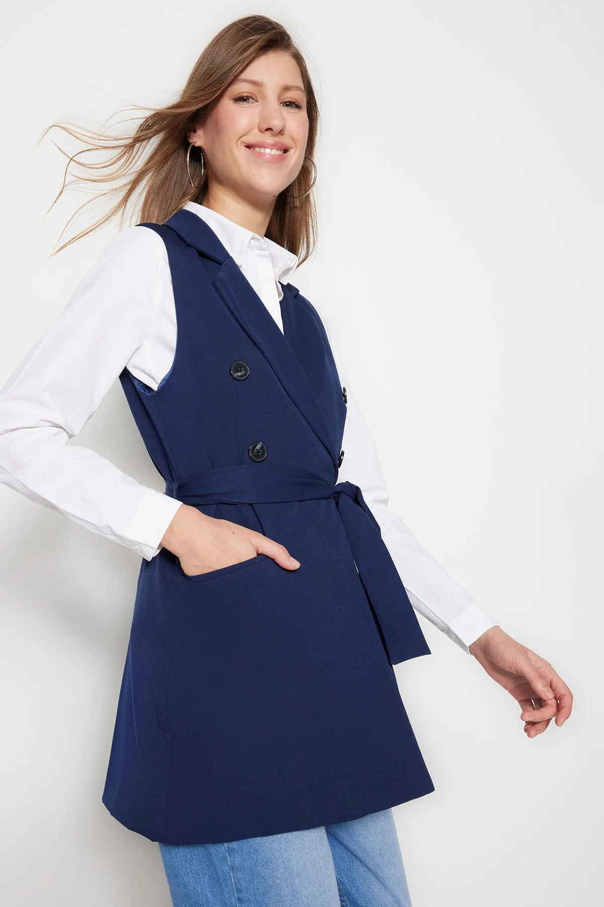 Trendyol Modest  Marineblaue Taillenbindung, detaillierte, gewebte, gefütterte Weste TCTSS23YL00029
