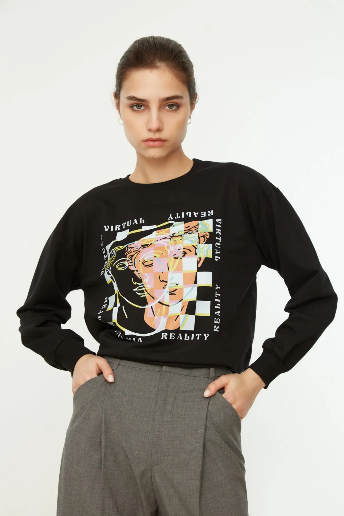 Trendyol Collection  Schwarzes bedrucktes Oversize-Sweatshirt aus Strick
